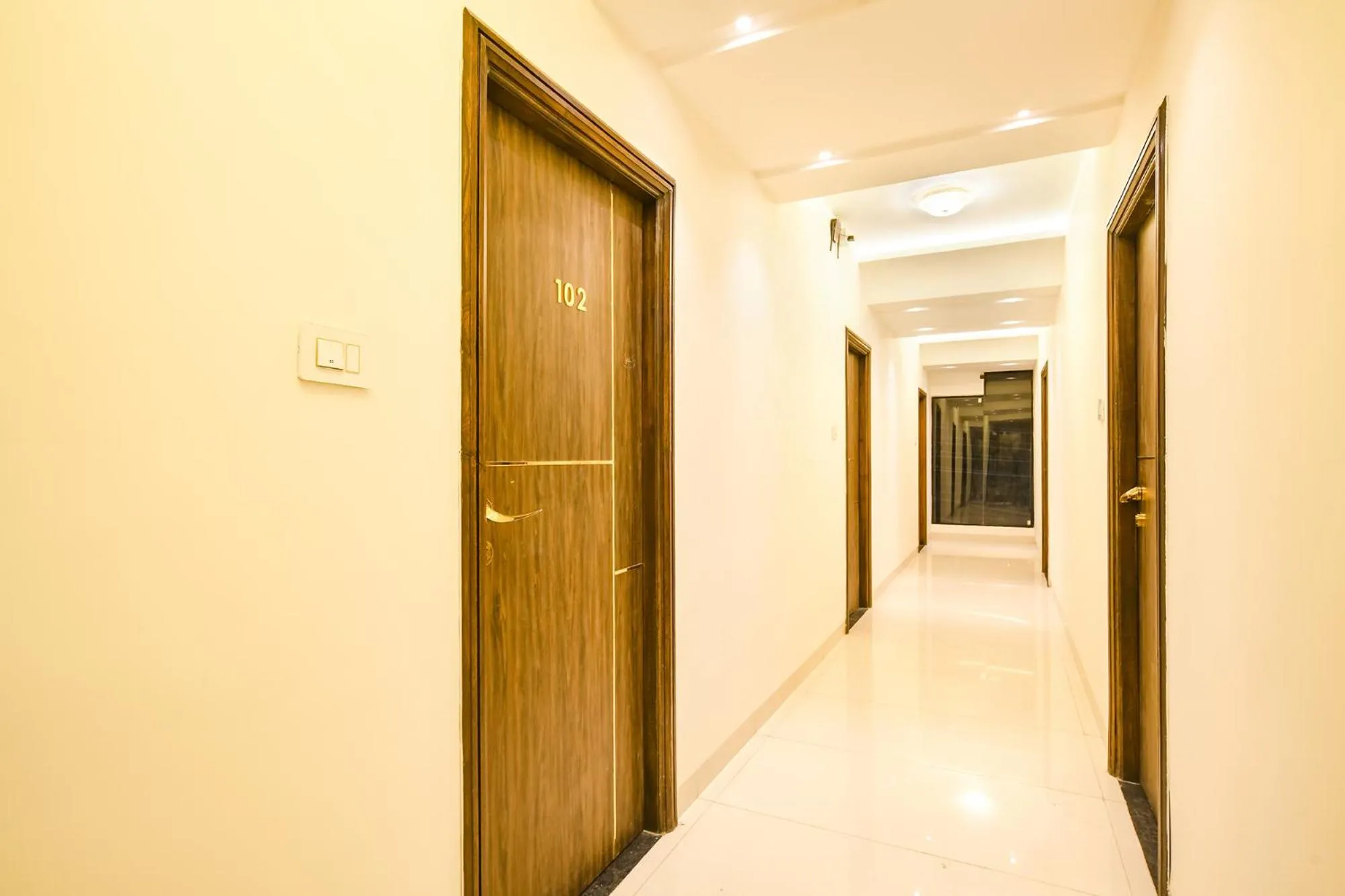 Lobby or reception in FabHotel Suraj Kunj