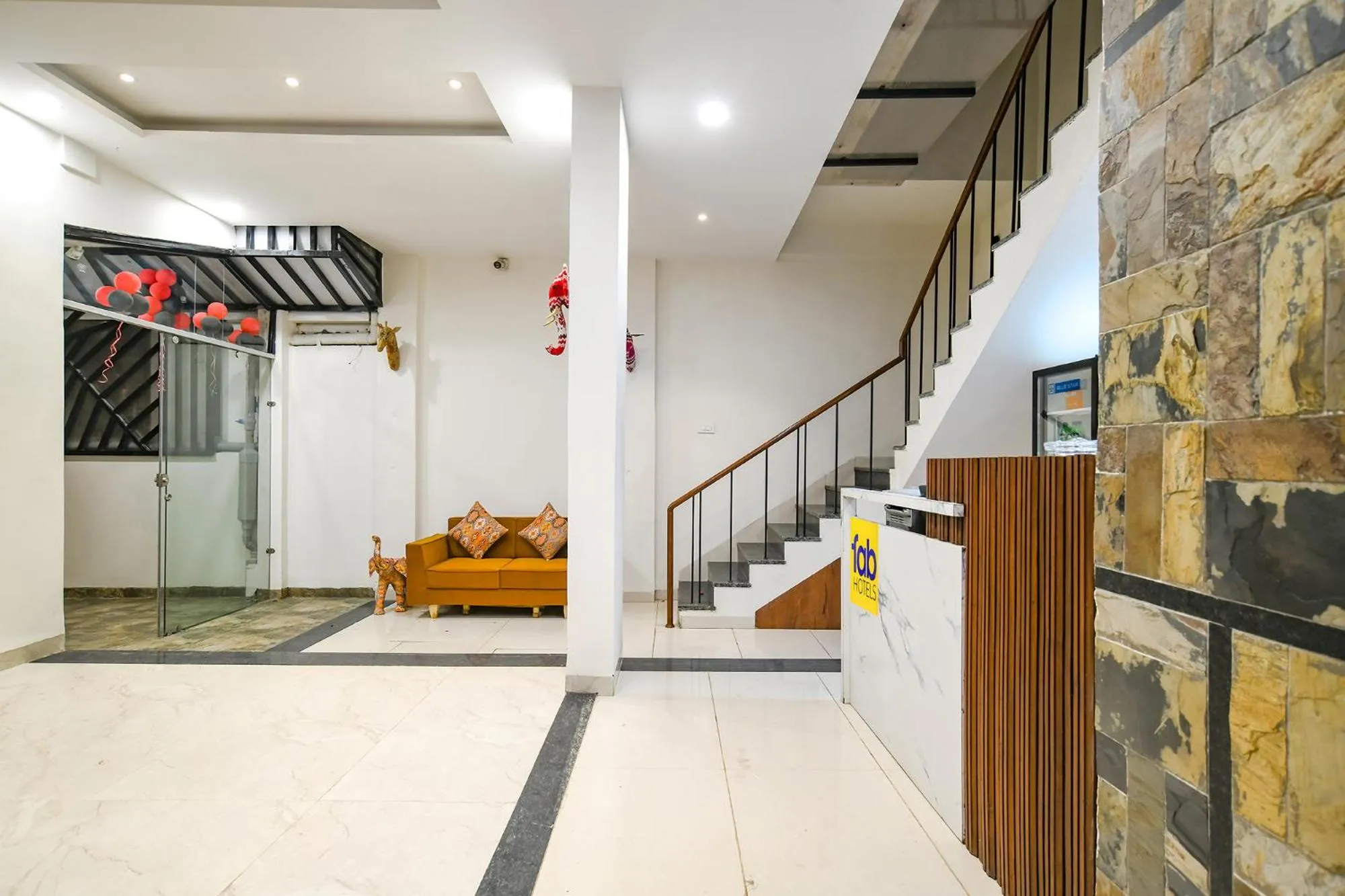 Lobby or reception in FabHotel Suraj Kunj