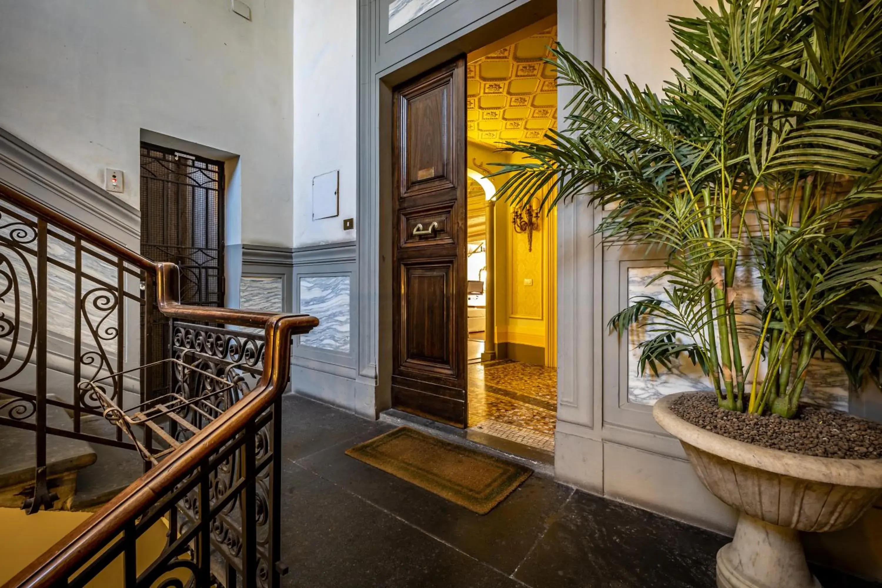 Large Double Room in Dei Medici Palace Large Double Room in Dei Medici Palace