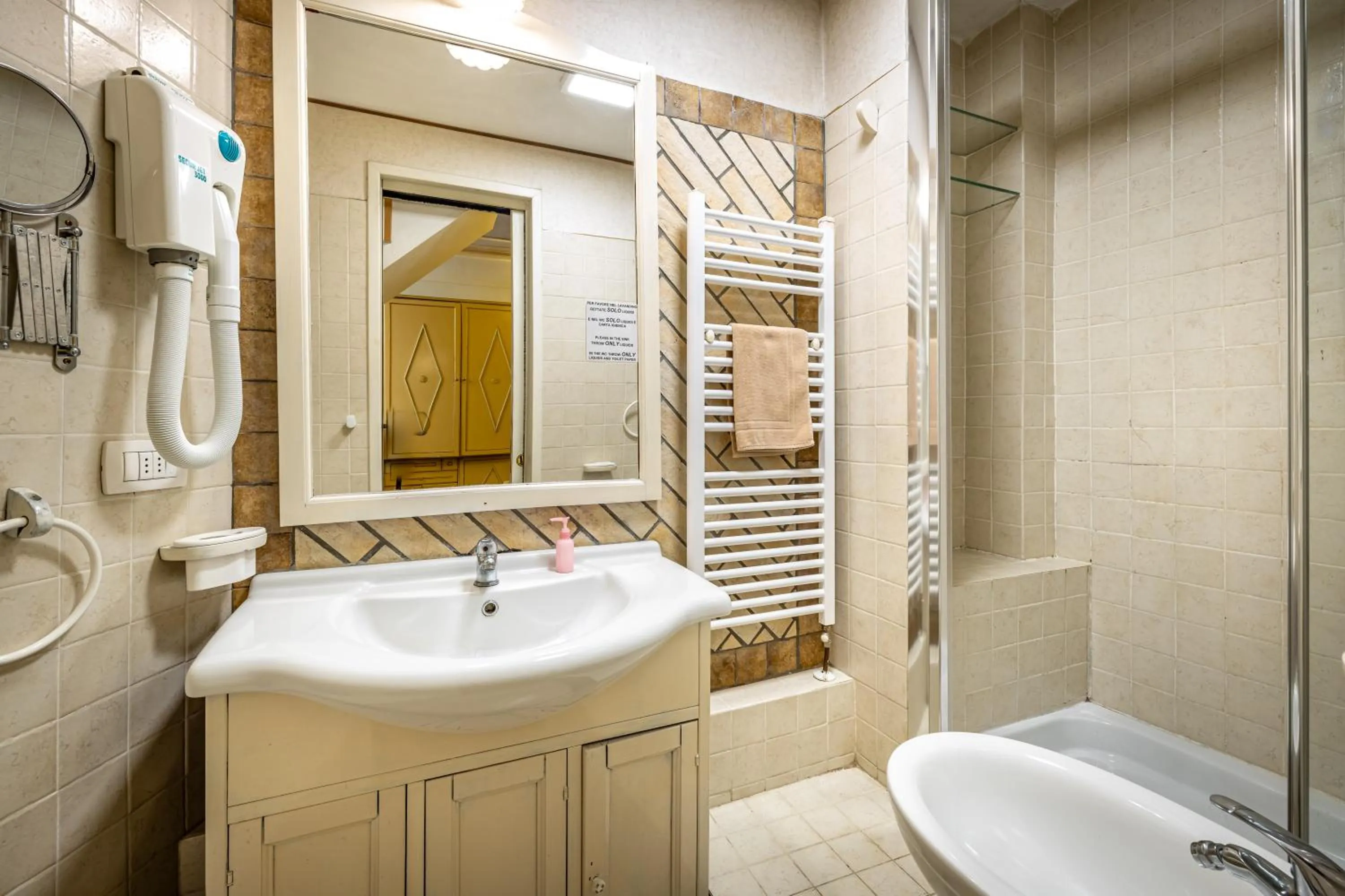Bathroom in Dei Medici Palace