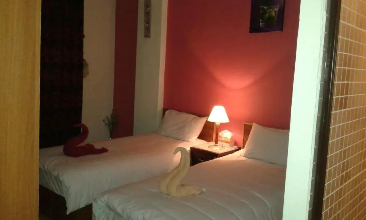 Twin Room with Private Bathroom in Jordan River Hotel Twin Room with Private Bathroom in Jordan River Hotel