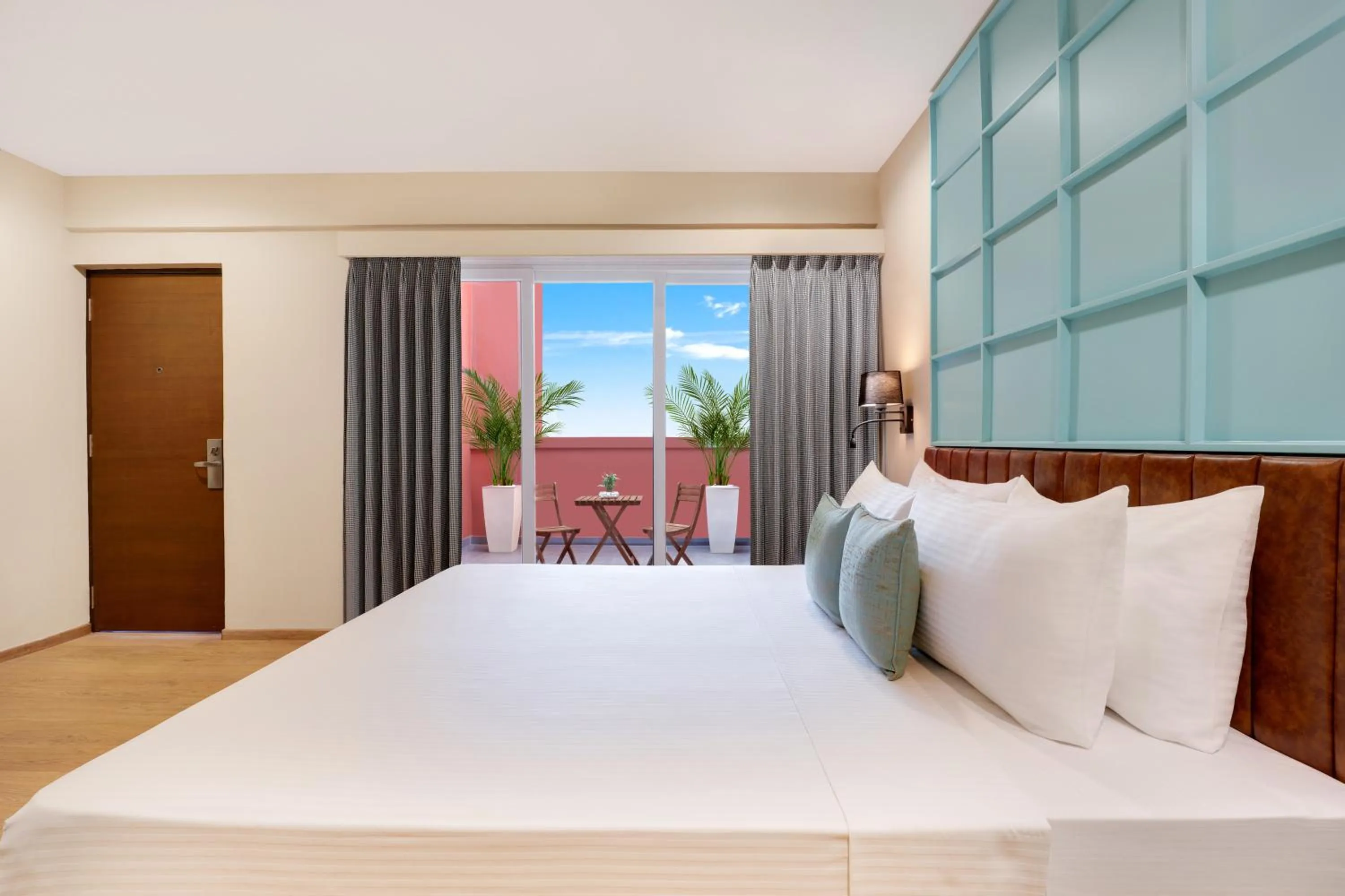 Bedroom, Bed in Lemon Tree Suites, Whitefield, Bengaluru