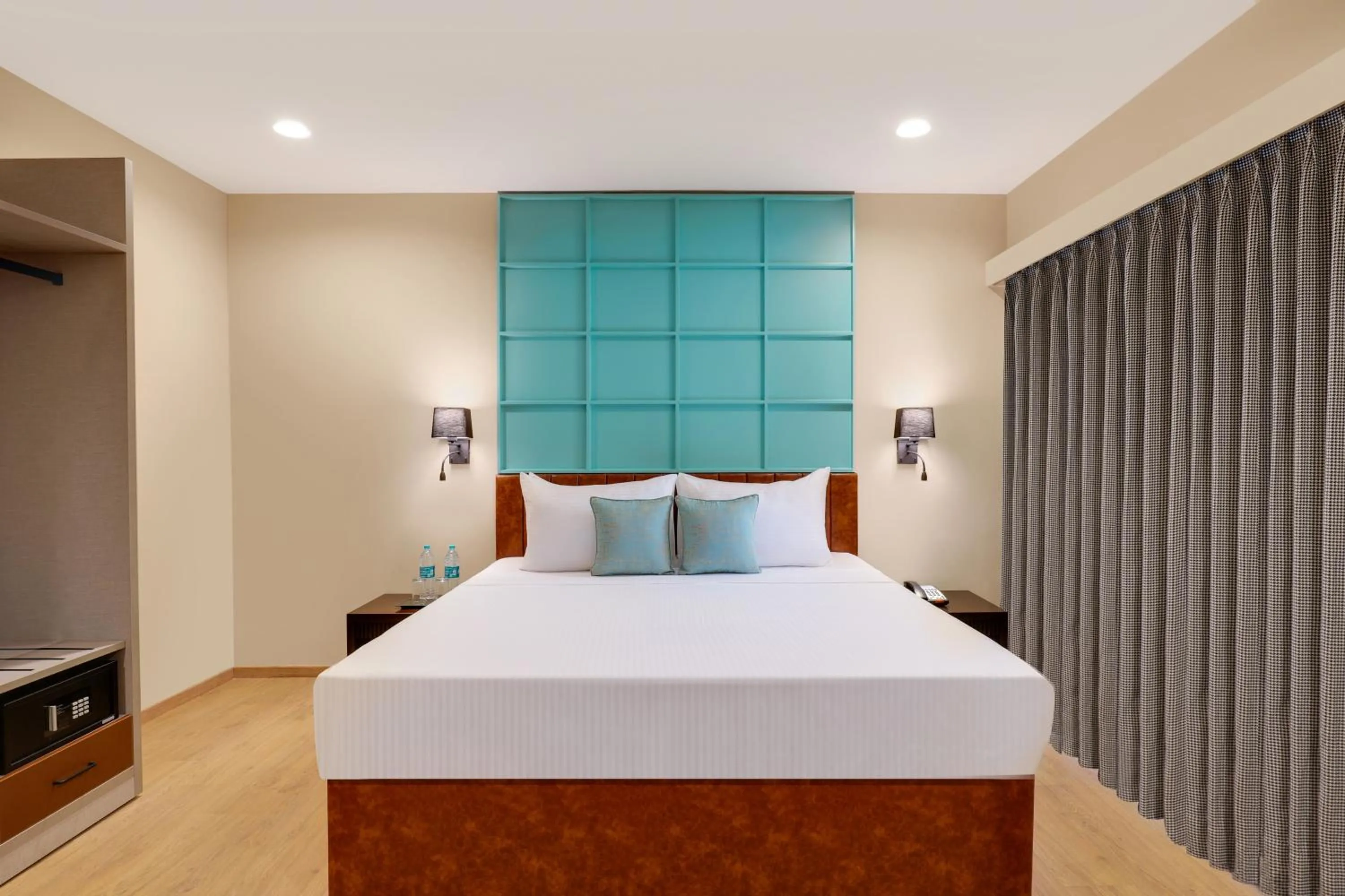 Bedroom, Bed in Lemon Tree Suites, Whitefield, Bengaluru