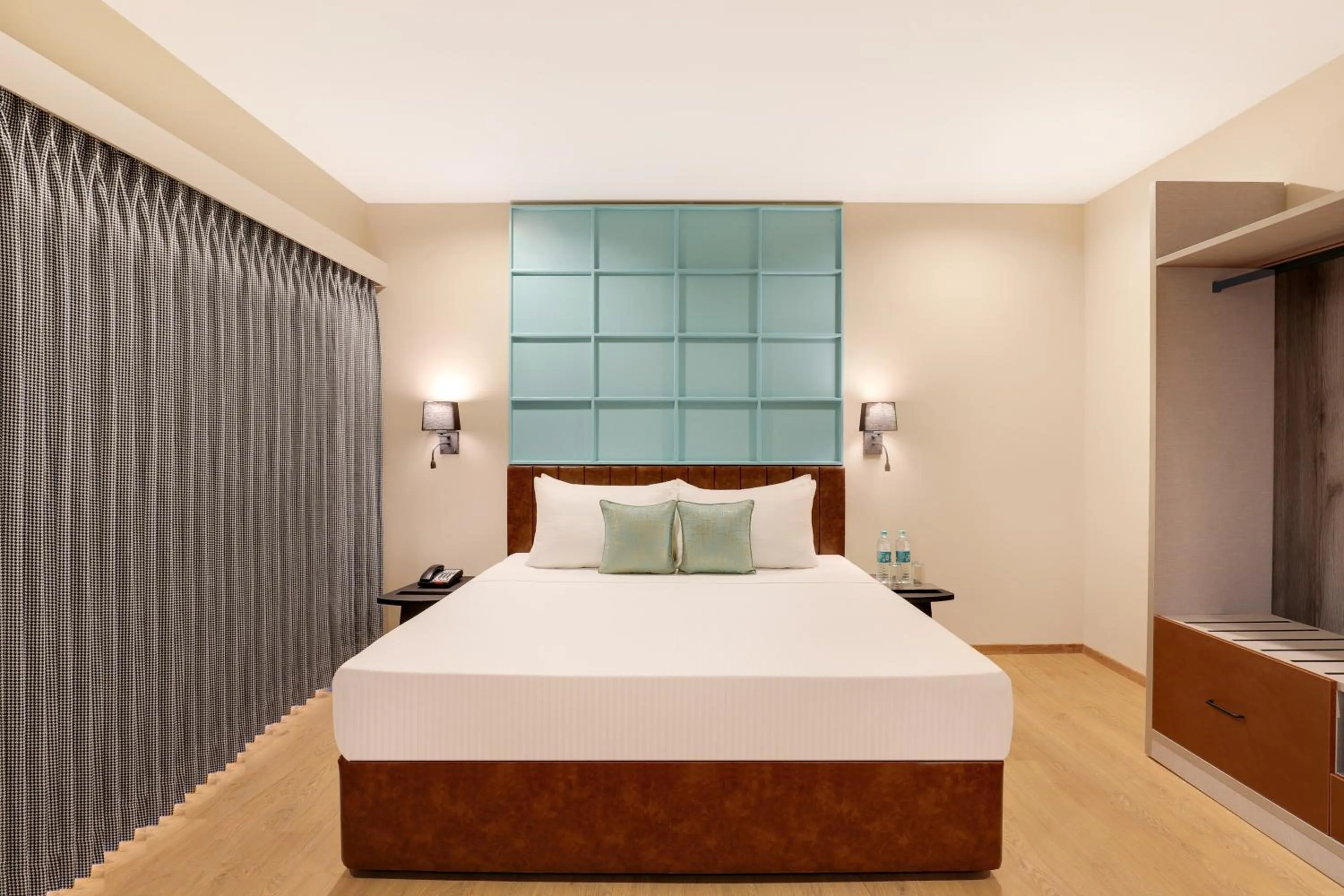 Bedroom, Bed in Lemon Tree Suites, Whitefield, Bengaluru