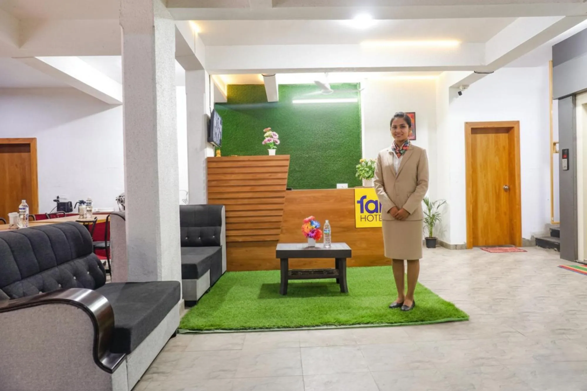 Lobby or reception in FabHotel The White House Inn - EON IT Park