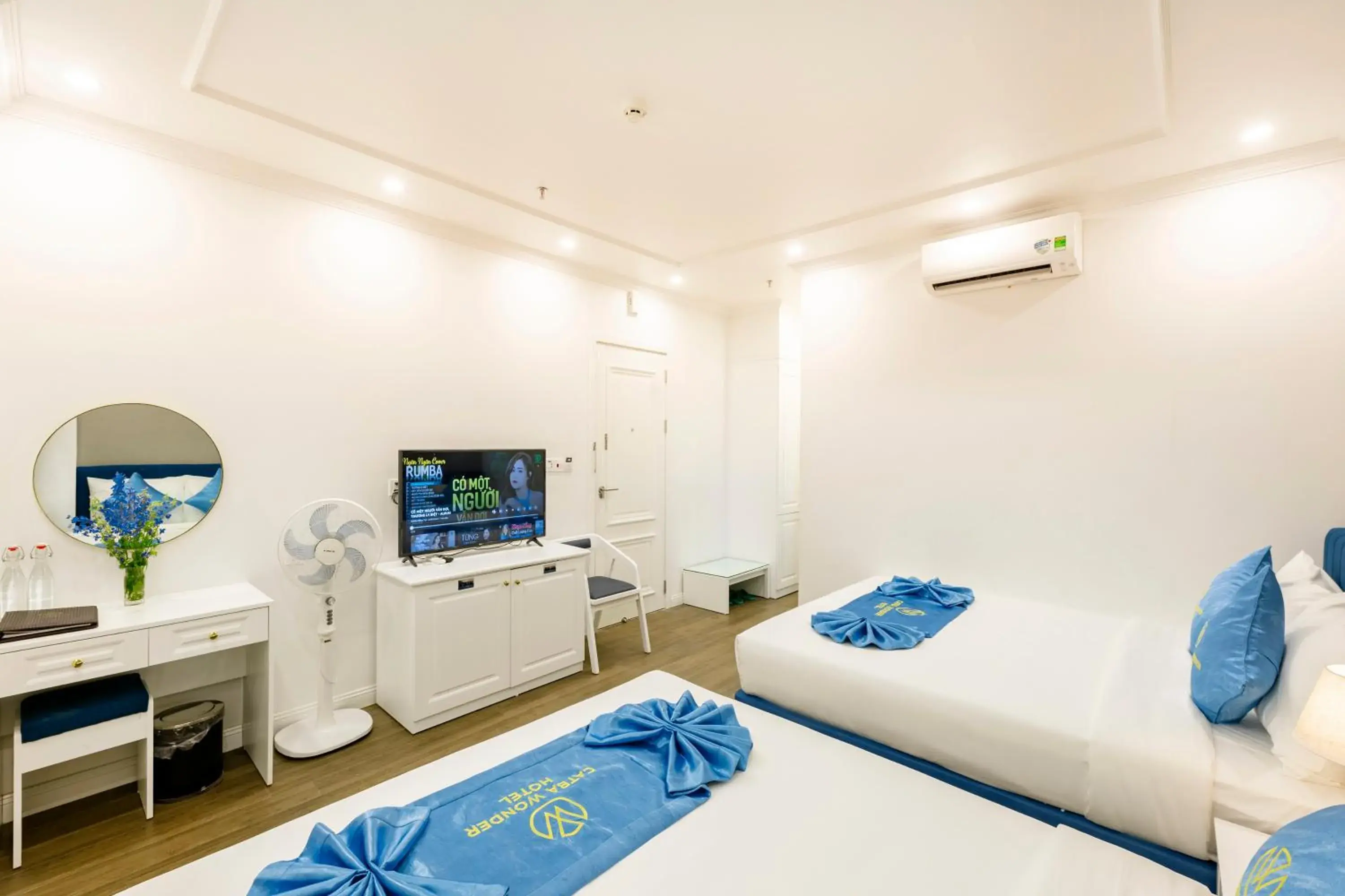 Photo of the whole room, Bed in Cat Ba Wonder Hotel Photo of the whole room, Bed in Cat Ba Wonder Hotel