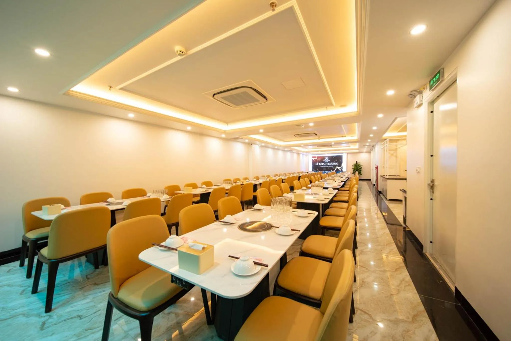 Restaurant/places to eat in Cat Ba Wonder Hotel