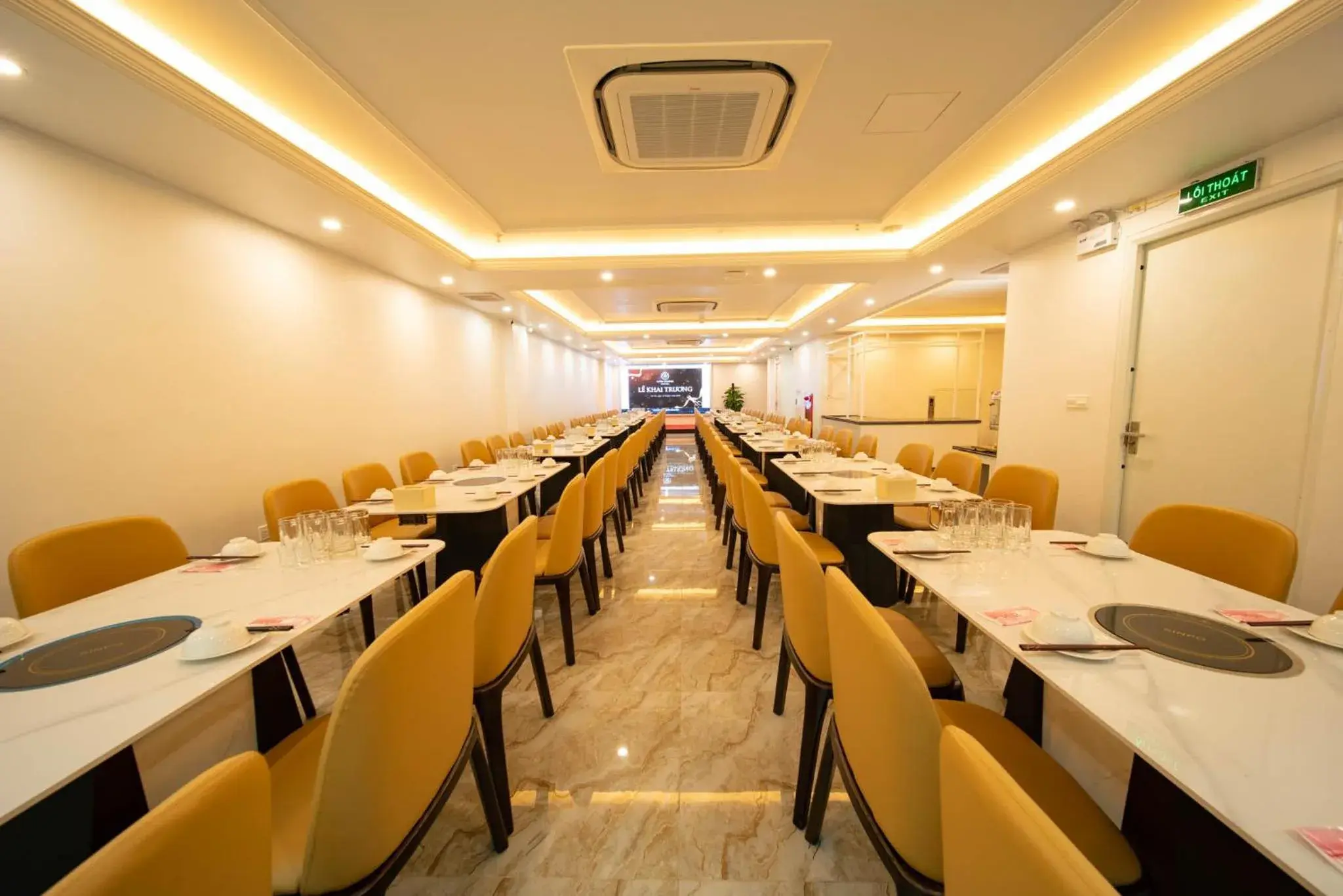 Restaurant/places to eat in Cat Ba Wonder Hotel Restaurant/places to eat in Cat Ba Wonder Hotel