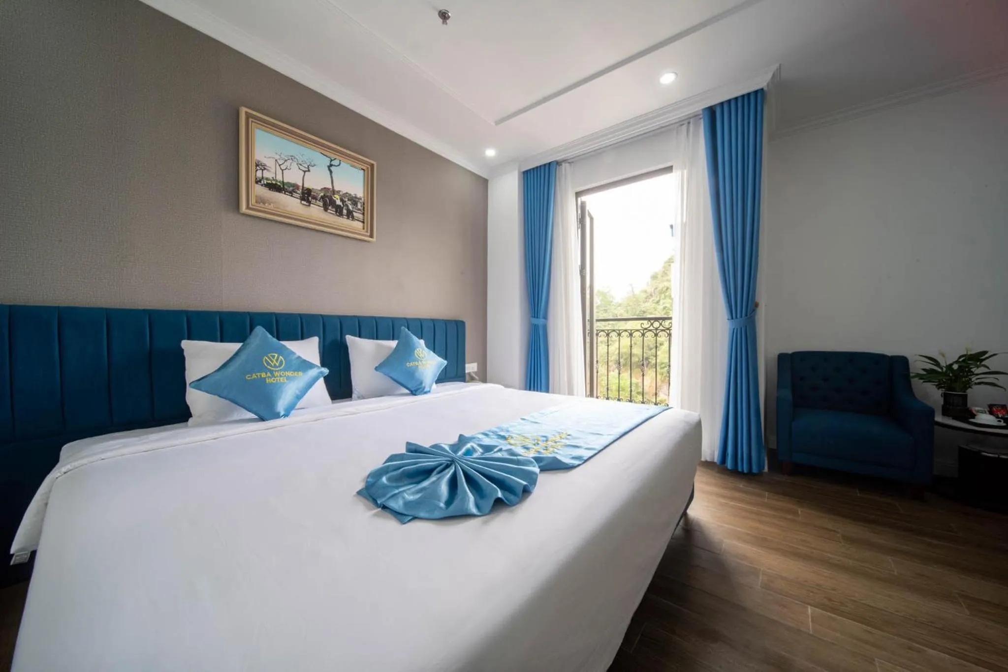 Bed in Cat Ba Wonder Hotel