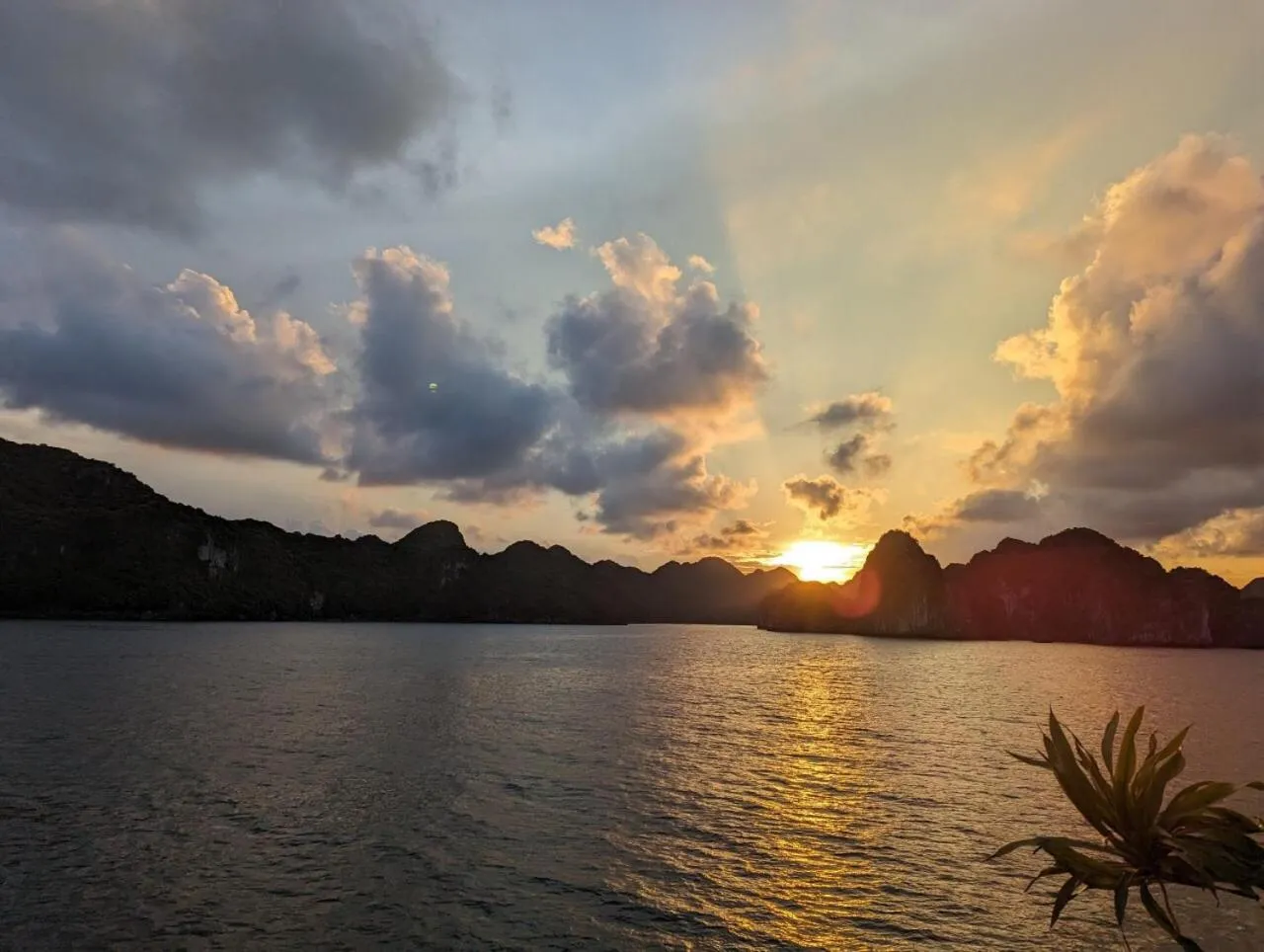 Swimming pool in Cat Ba Wonder Hotel