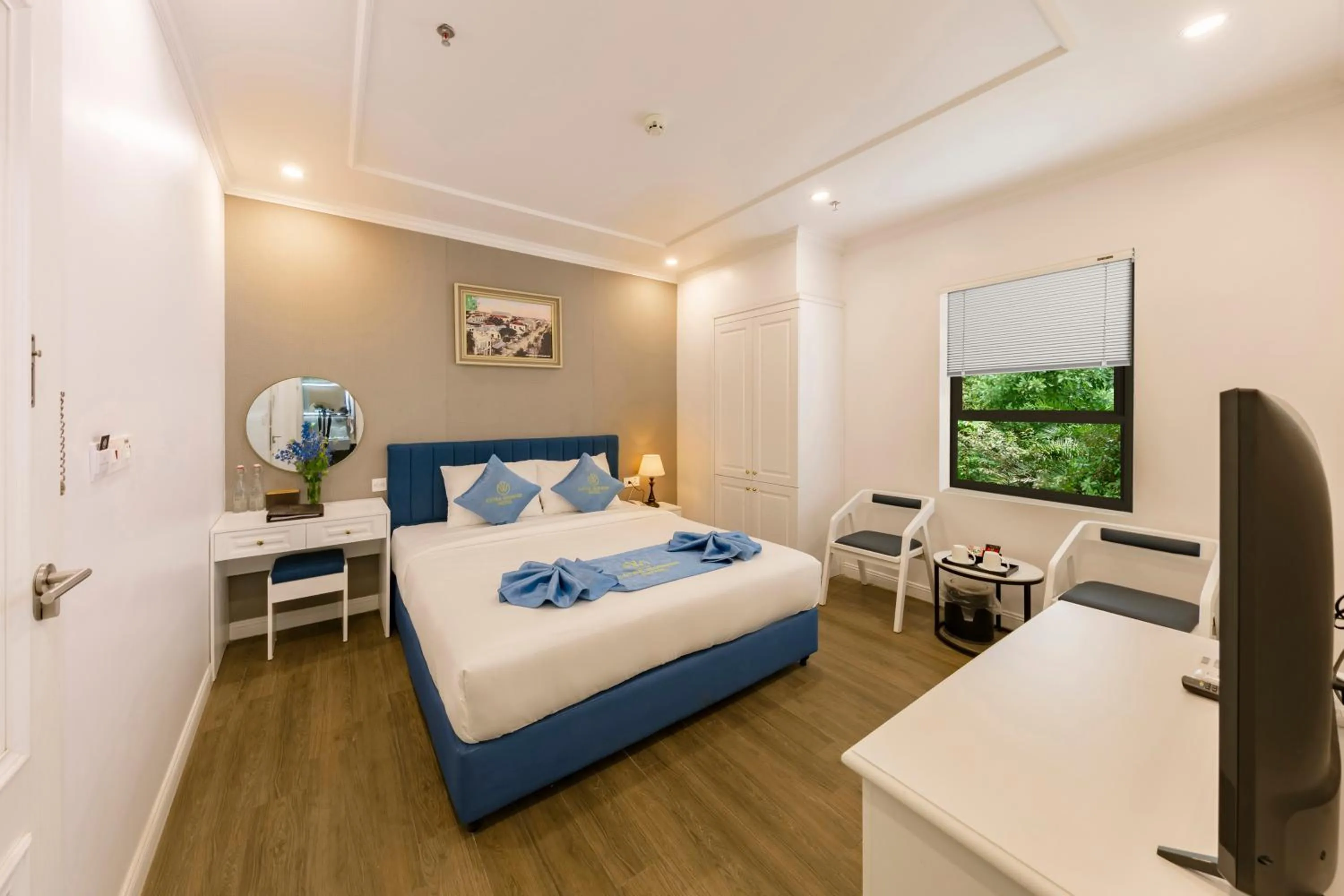 Bed in Cat Ba Wonder Hotel