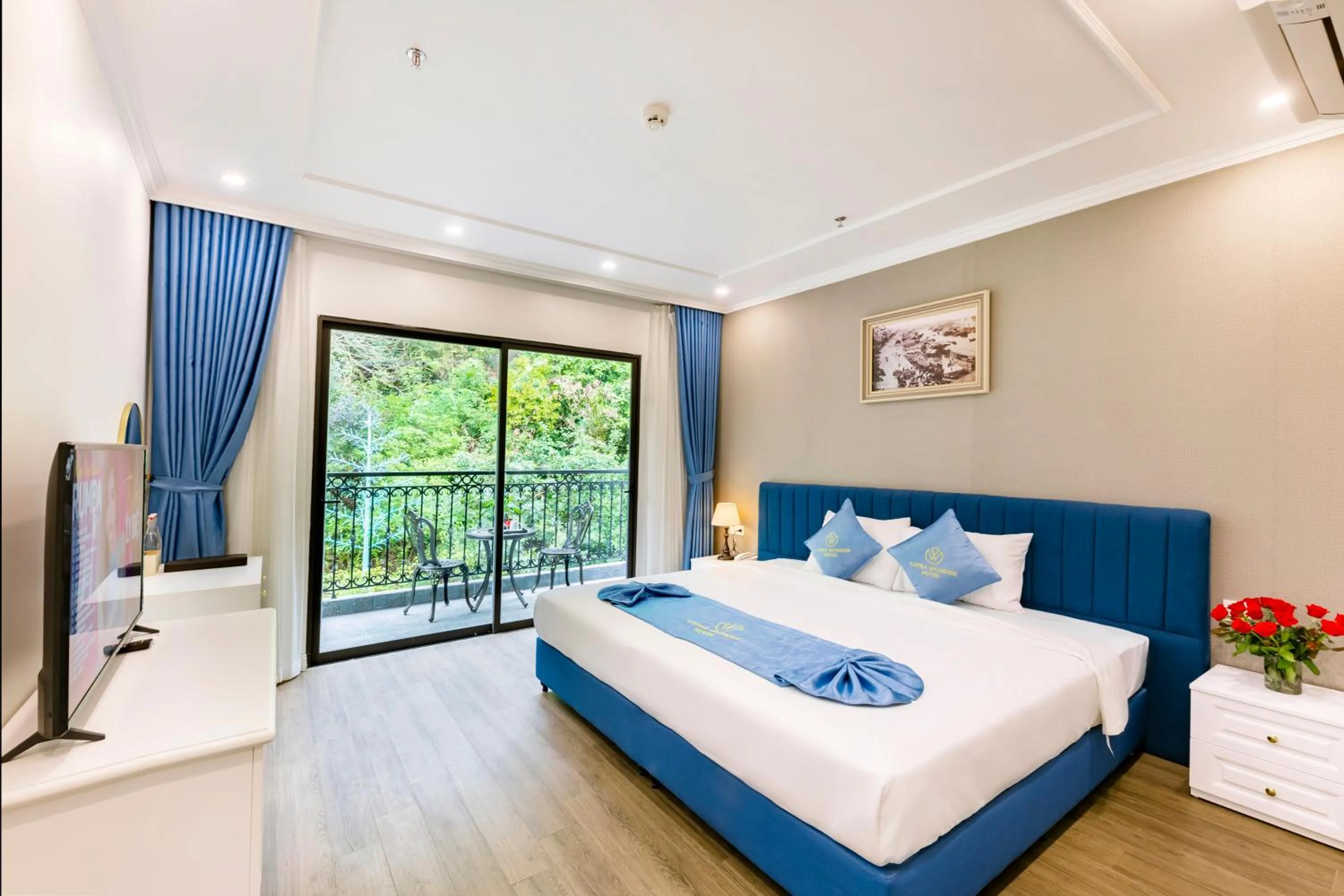 Bed in Cat Ba Wonder Hotel