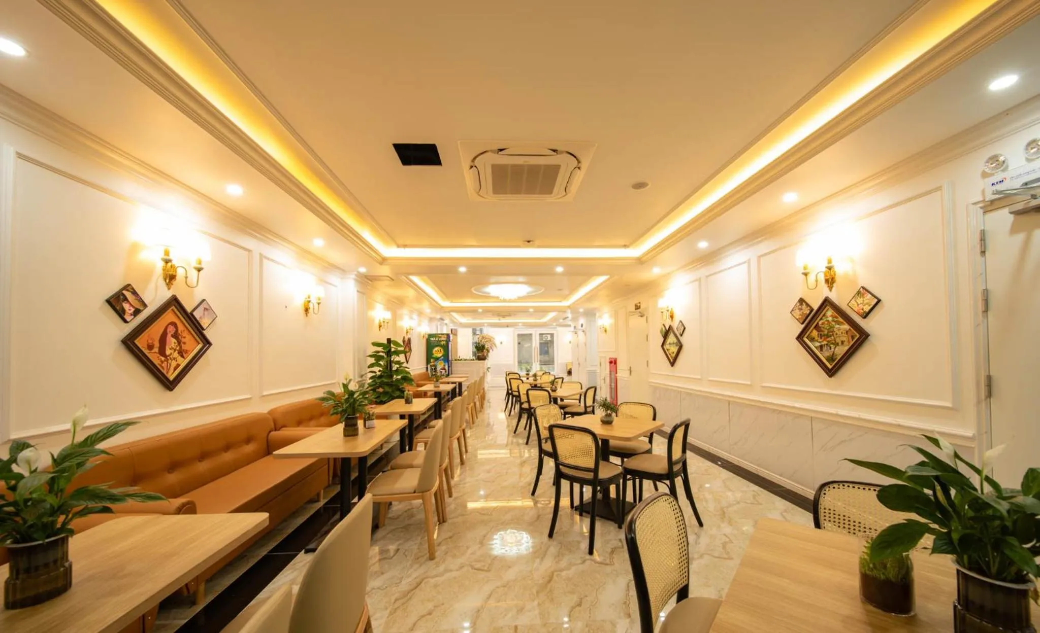 Restaurant/places to eat in Cat Ba Wonder Hotel