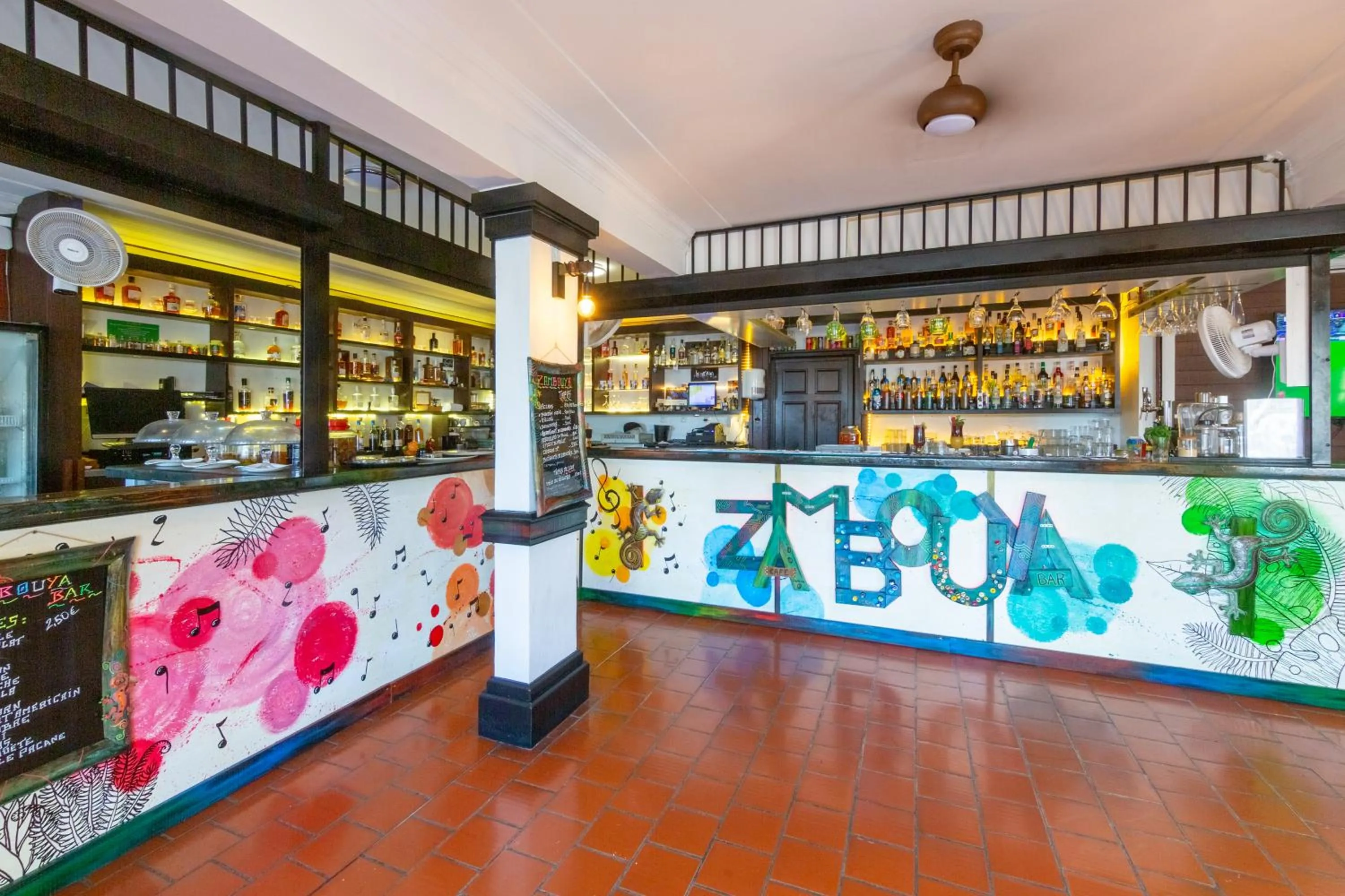 Lounge or bar in Résidence Pierre & Vacances Premium Les Tamarins