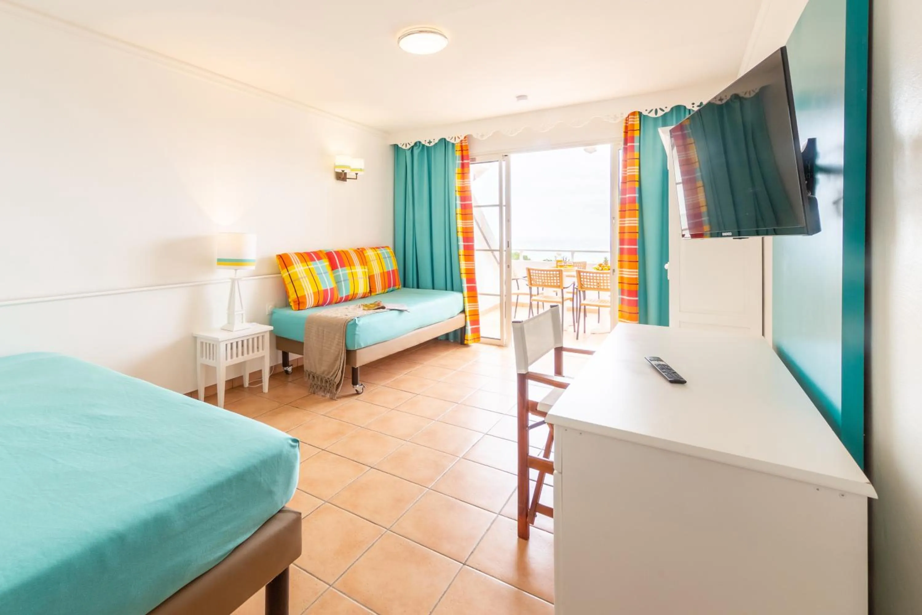 Communal lounge/ TV room, Bed in Résidence Pierre & Vacances Premium Les Tamarins