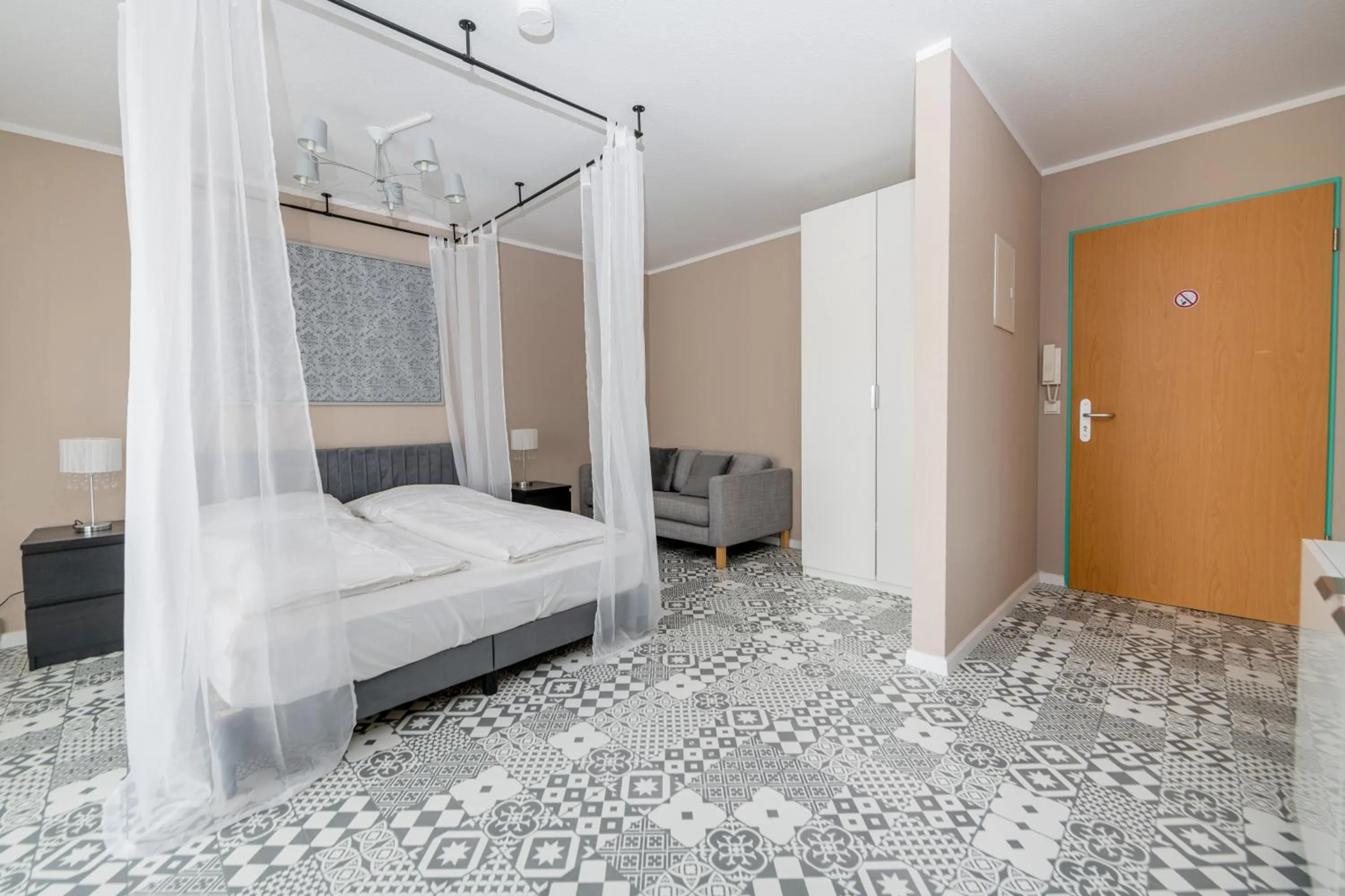 Photo of the whole room, Bed in Aparthotel Alma Bonn