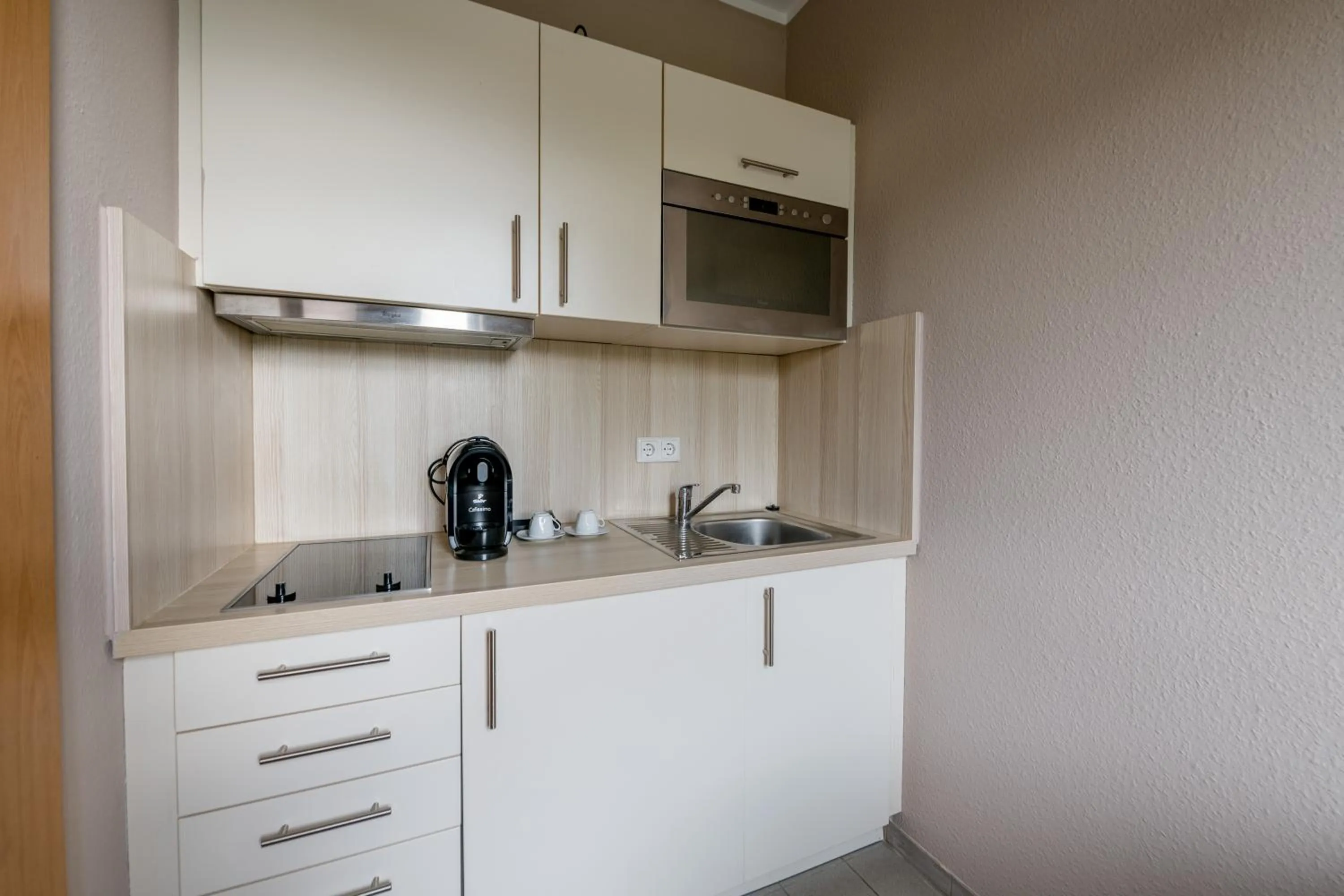 Kitchen or kitchenette in Aparthotel Alma Bonn