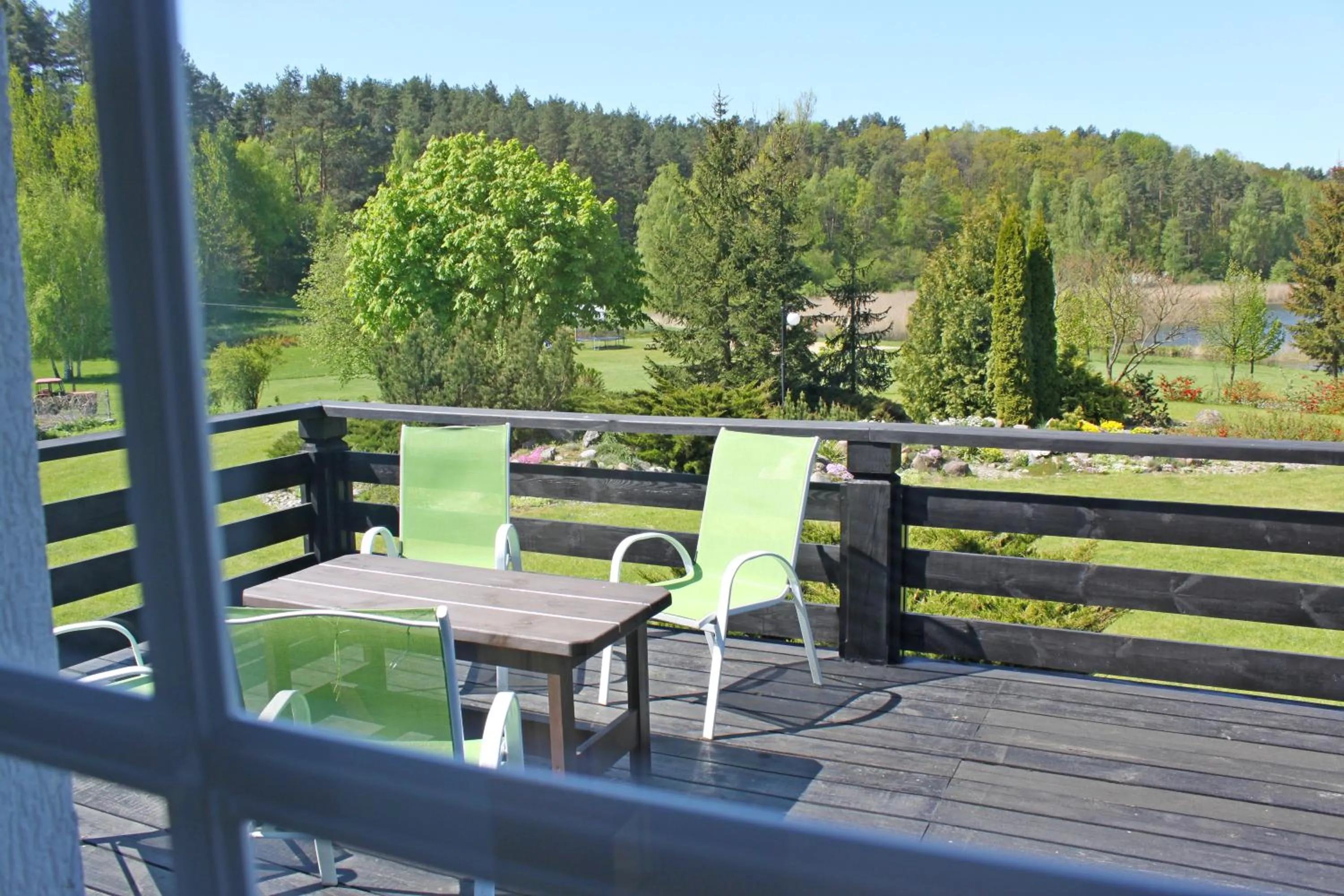 Apartment with Terrace and Lake View in Warmińska Winnica