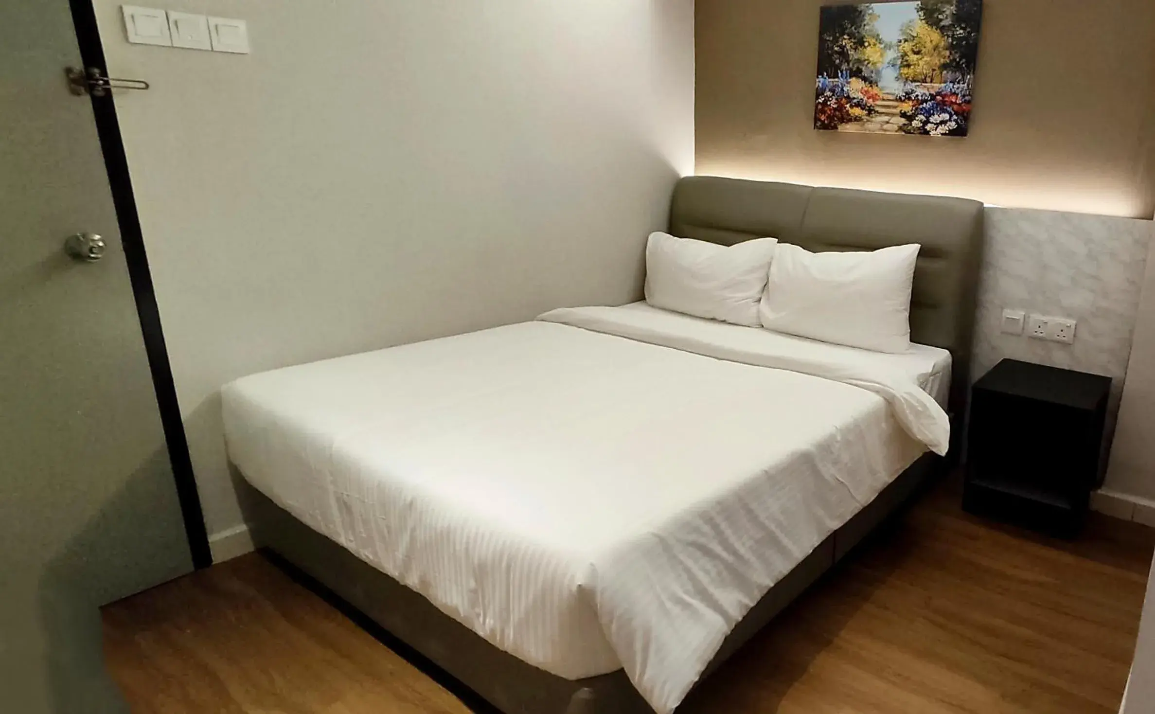 Bed in MILAN HOTEL Bed in MILAN HOTEL