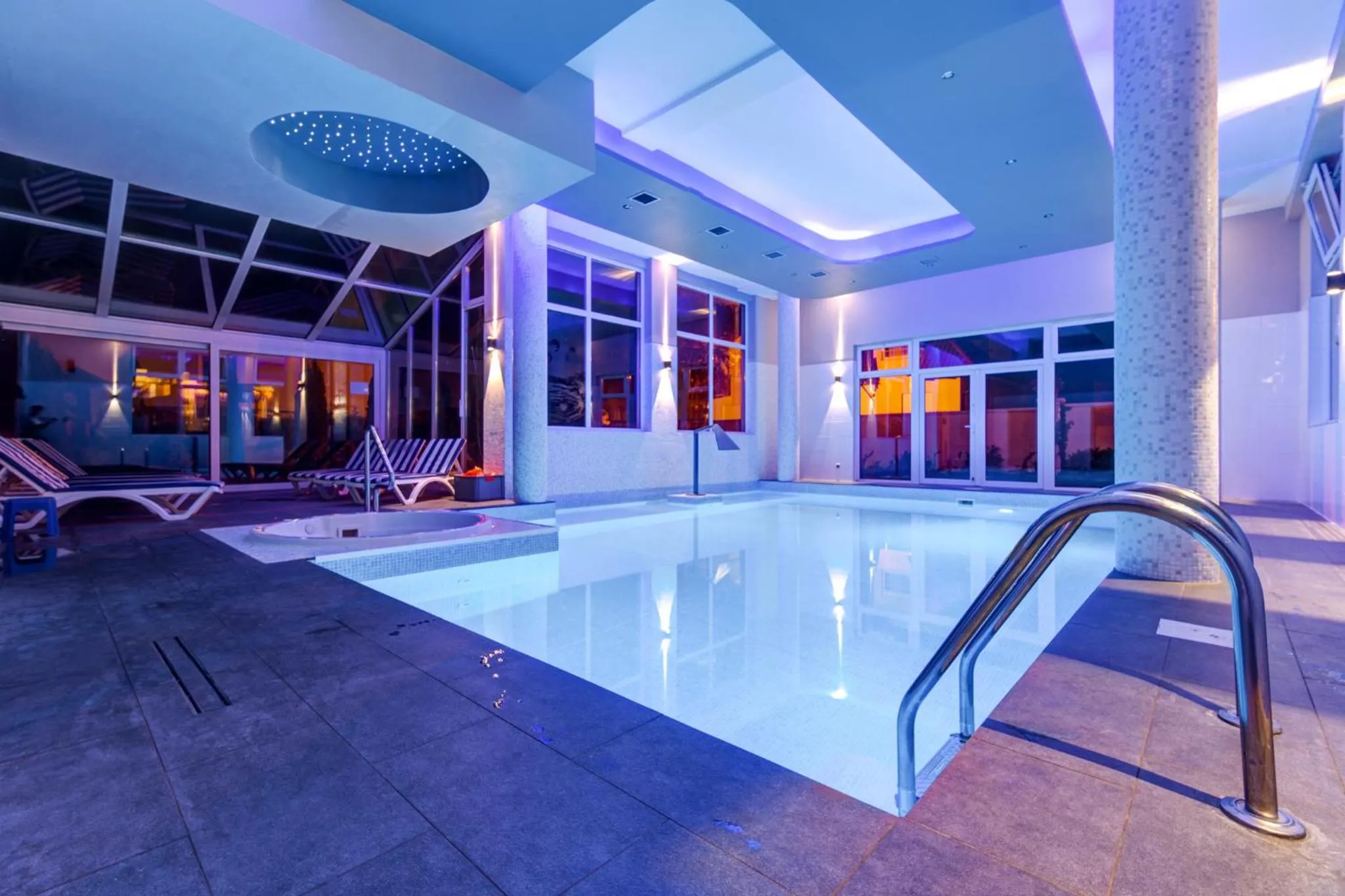 Swimming pool in Villa Melody