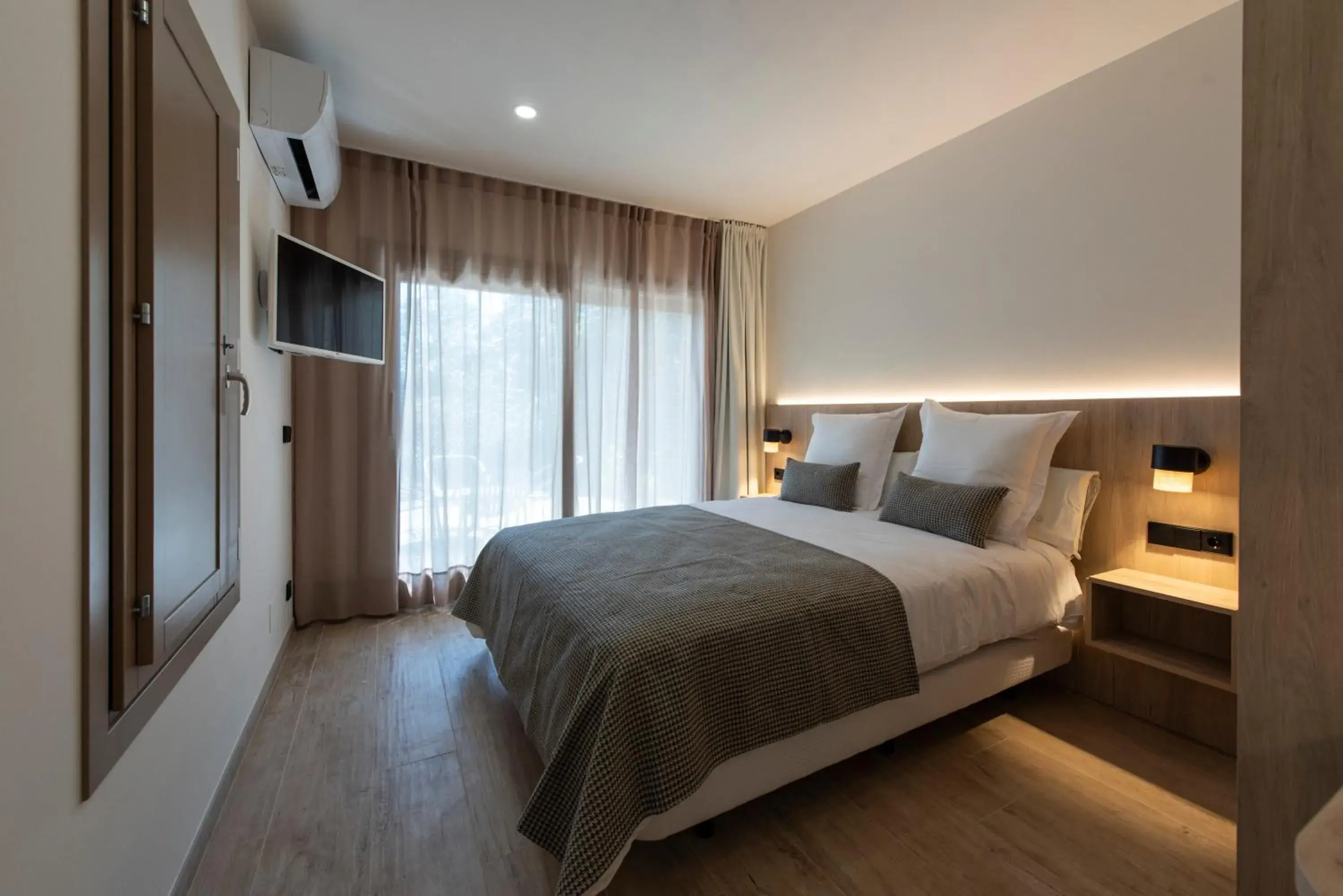 Double Room in the Corral. Disability Access. With terrace, garden views. - single occupancy in Mas Pere Pau Double Room in the Corral. Disability Access. With terrace, garden views. - single occupancy in Mas Pere Pau