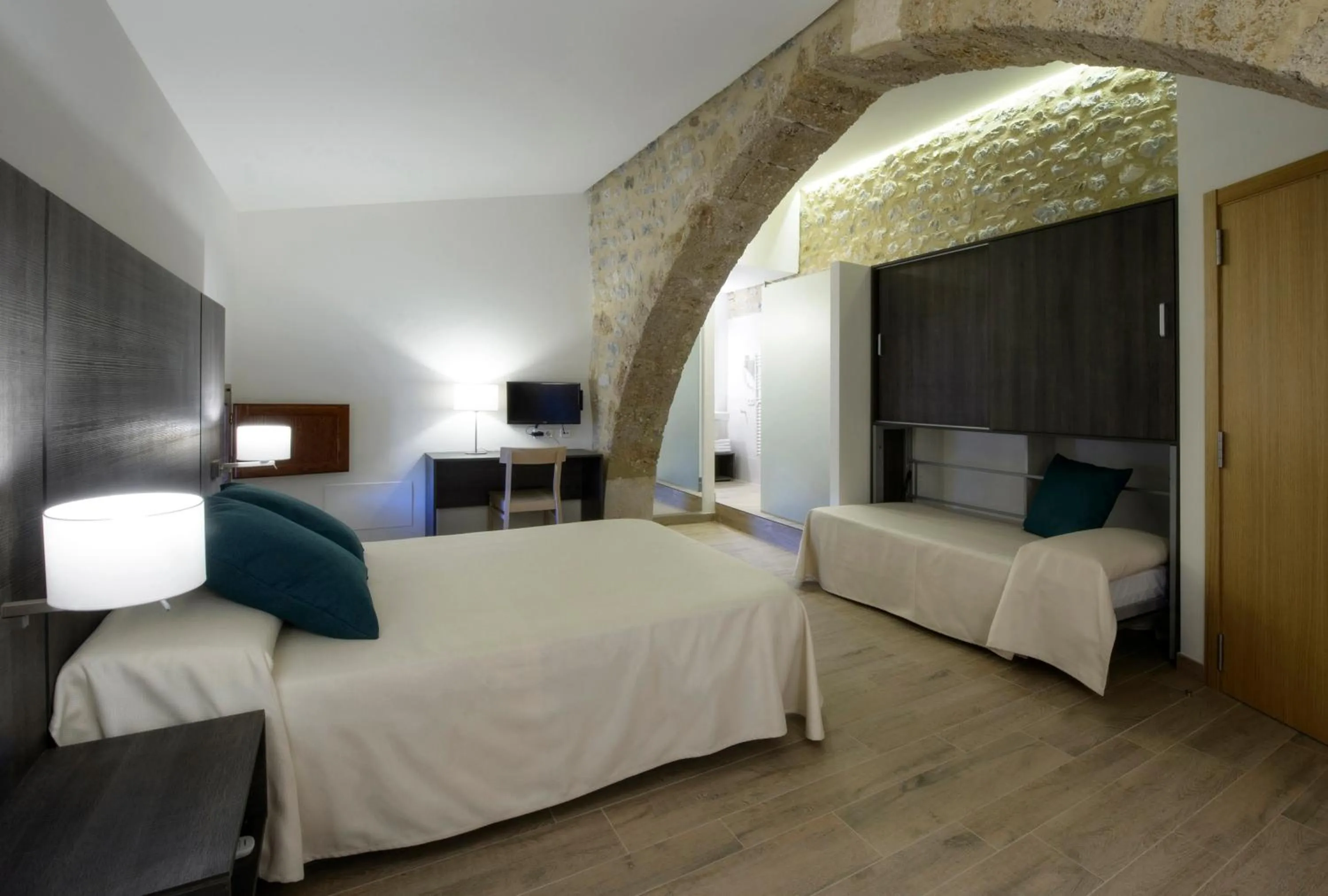 Photo of the whole room, Bed in Mas Pere Pau