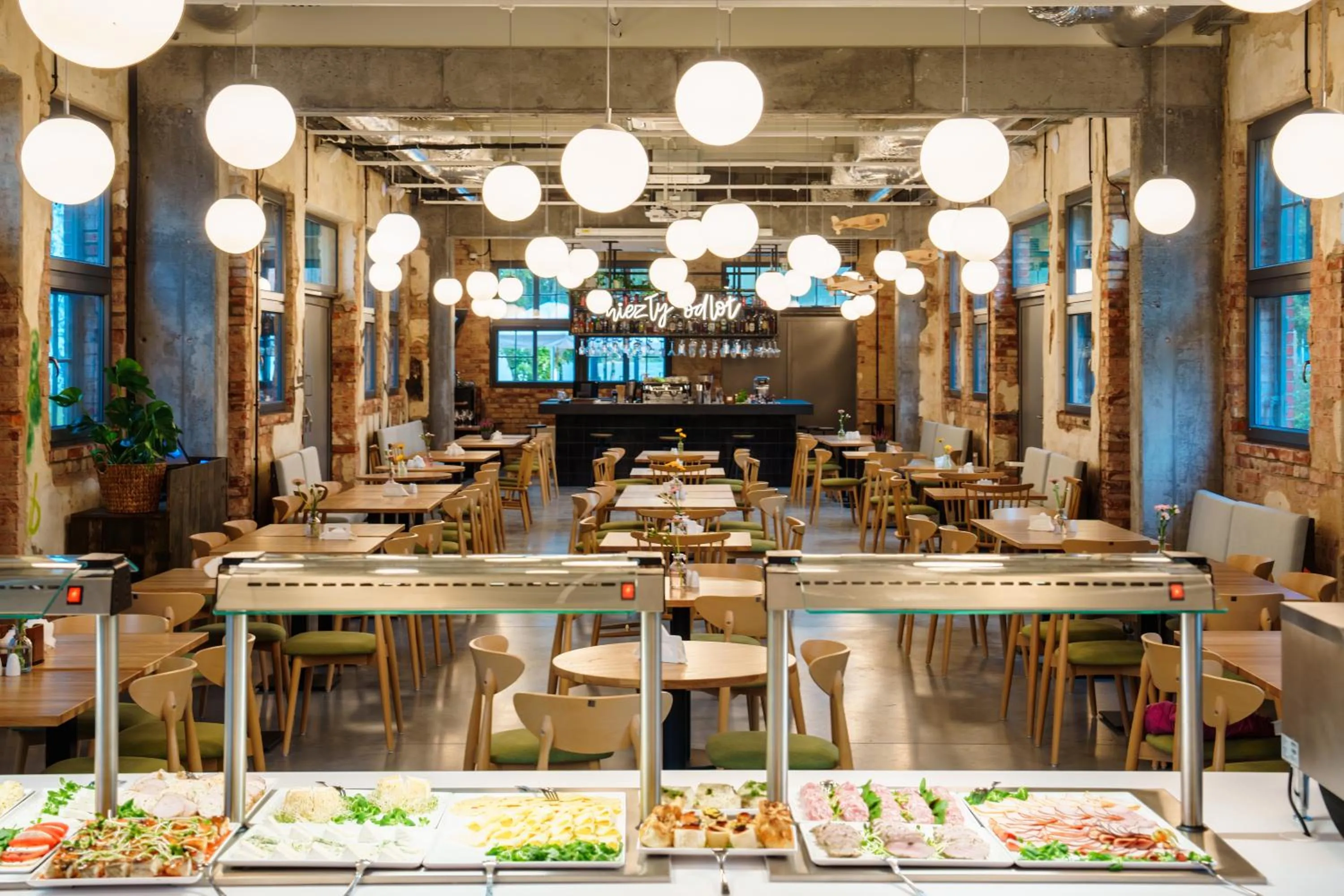 Restaurant/places to eat in Hotel ARCHE Fabryka Samolotów w Mielnie