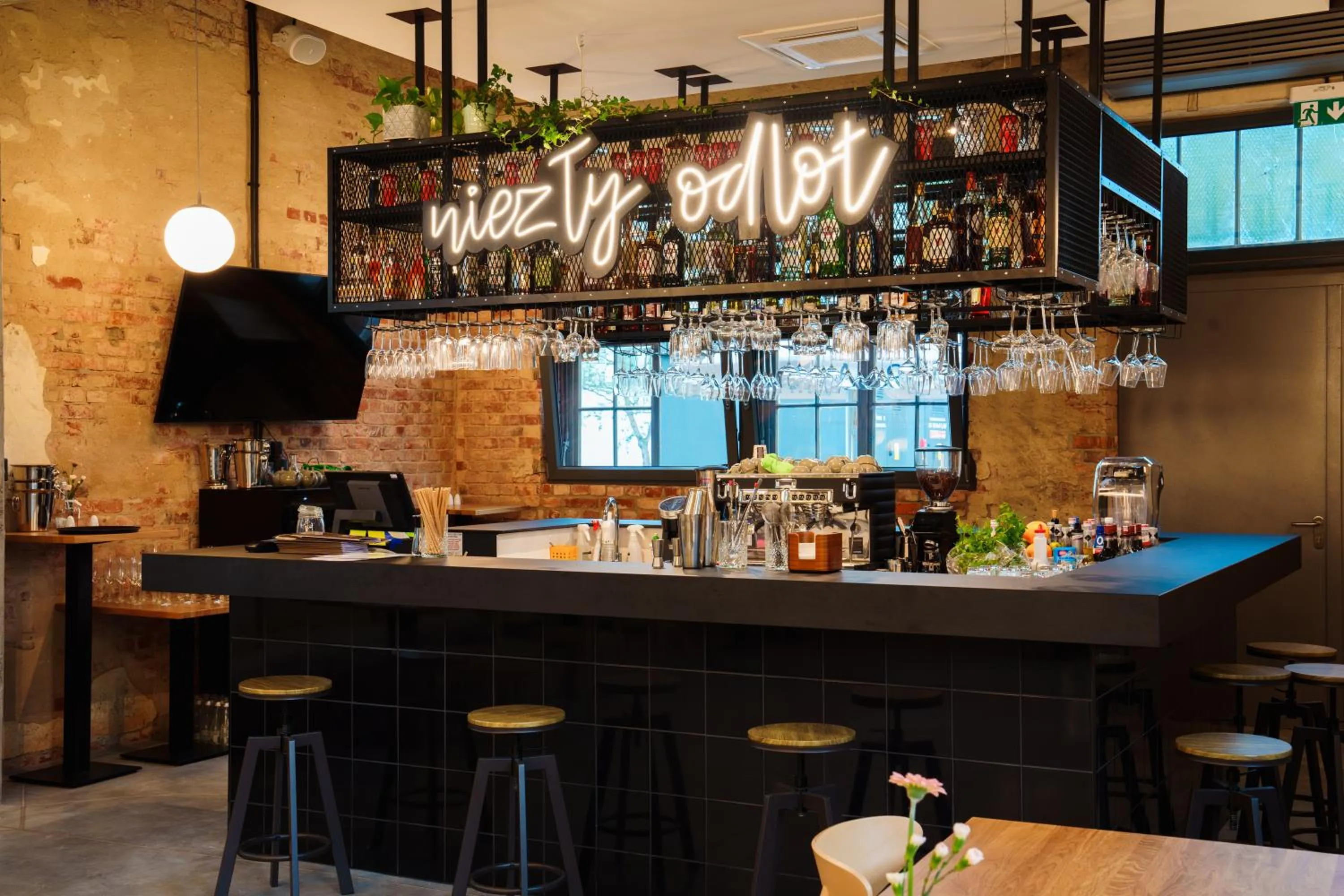 Restaurant/places to eat in Hotel ARCHE Fabryka Samolotów w Mielnie