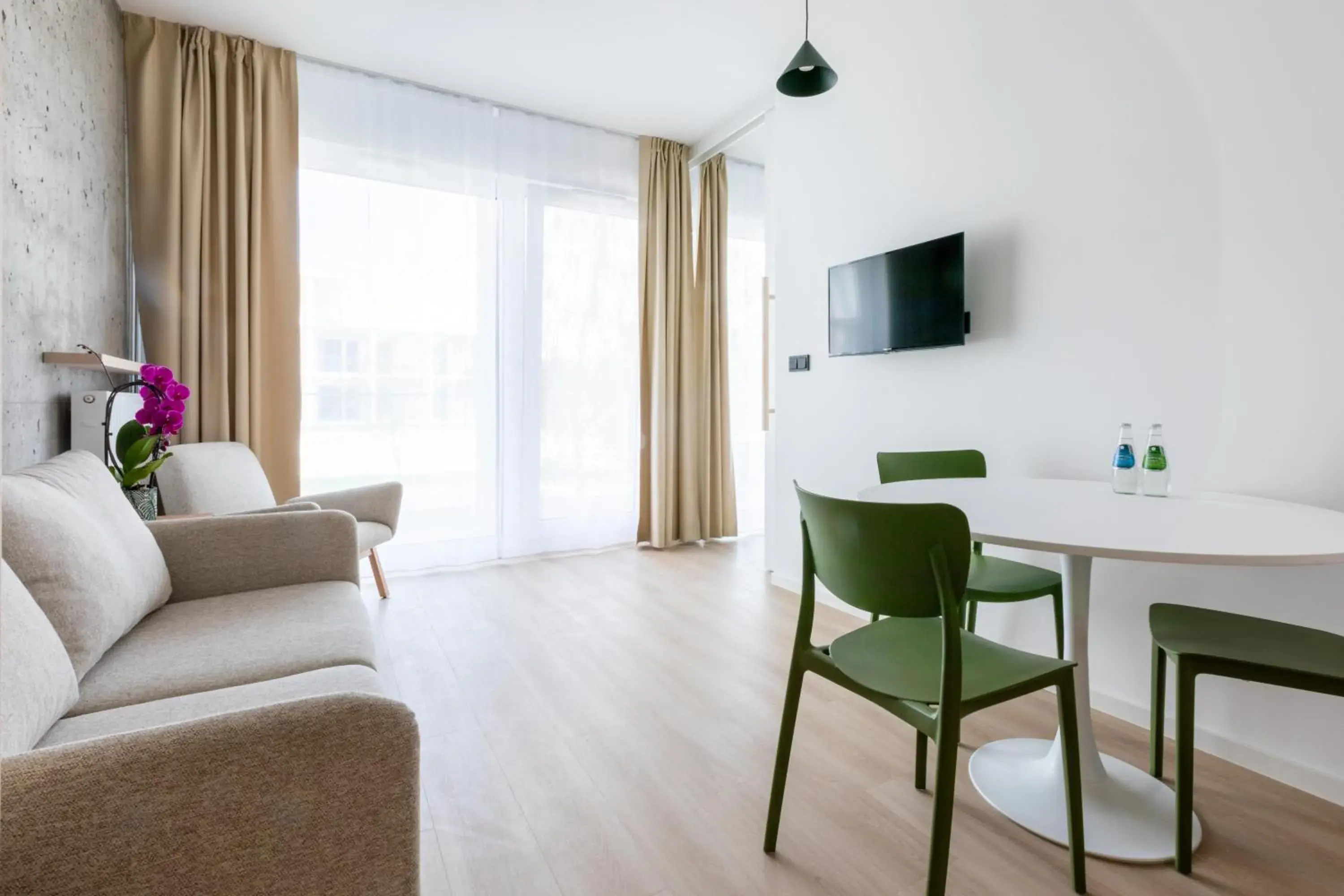 Superior One-Bedroom Apartment with Balcony - single occupancy in Hotel ARCHE Fabryka Samolotów w Mielnie Superior One-Bedroom Apartment with Balcony - single occupancy in Hotel ARCHE Fabryka Samolotów w Mielnie