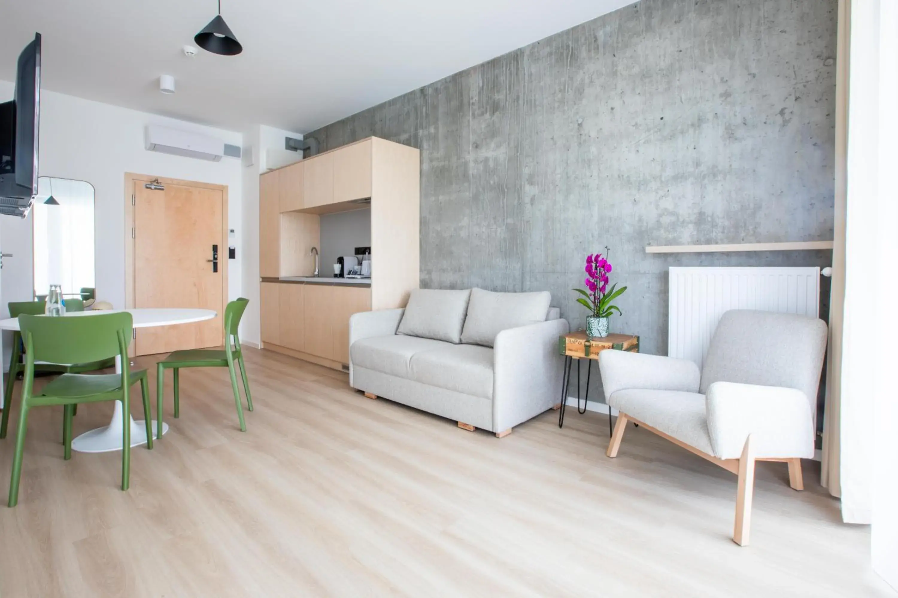 Superior One-Bedroom Apartment with Balcony - single occupancy in Hotel ARCHE Fabryka Samolotów w Mielnie Superior One-Bedroom Apartment with Balcony - single occupancy in Hotel ARCHE Fabryka Samolotów w Mielnie