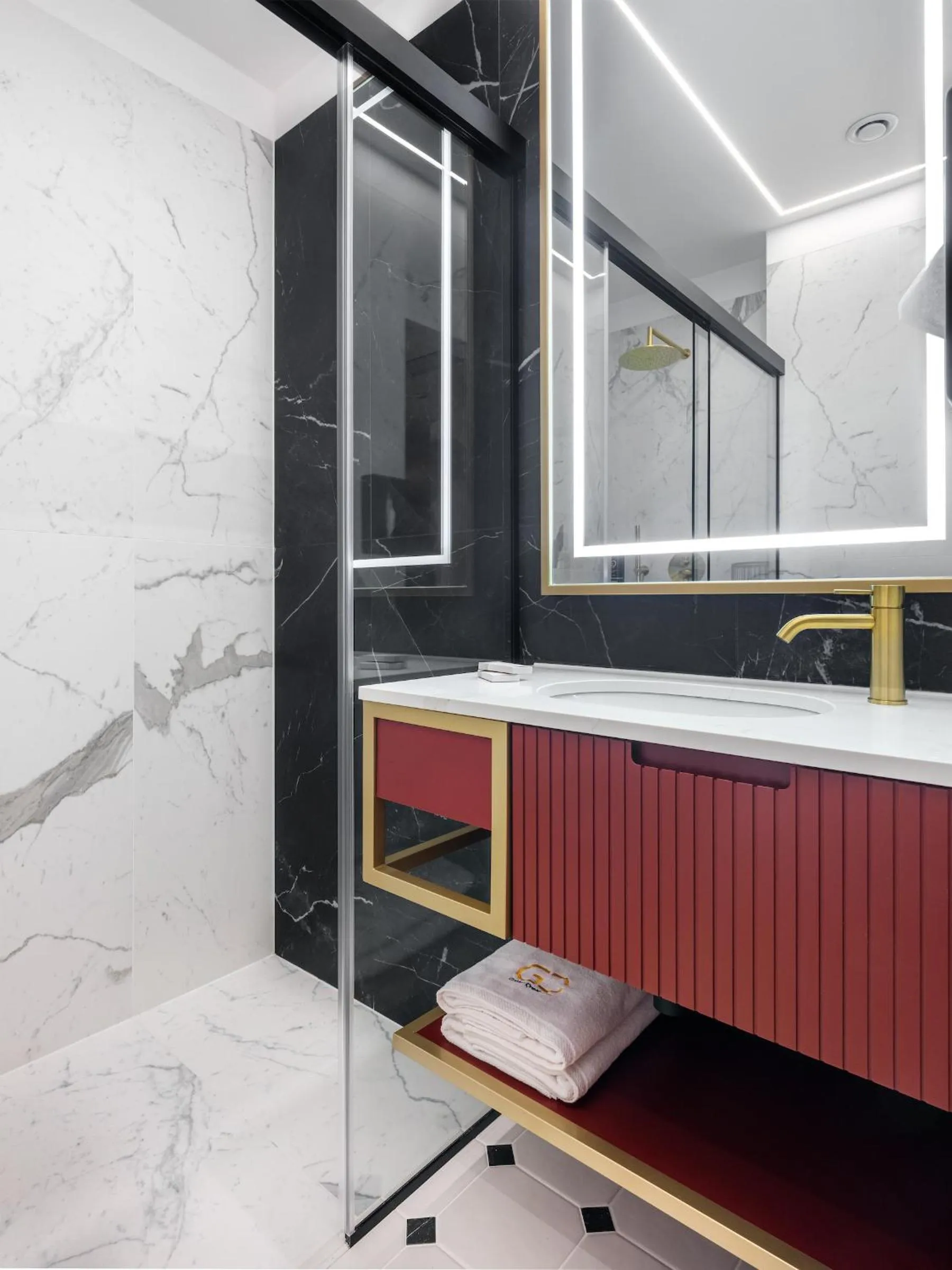 Bathroom in Golden Queen Deluxe Jacuzzi Apartments - Old Town