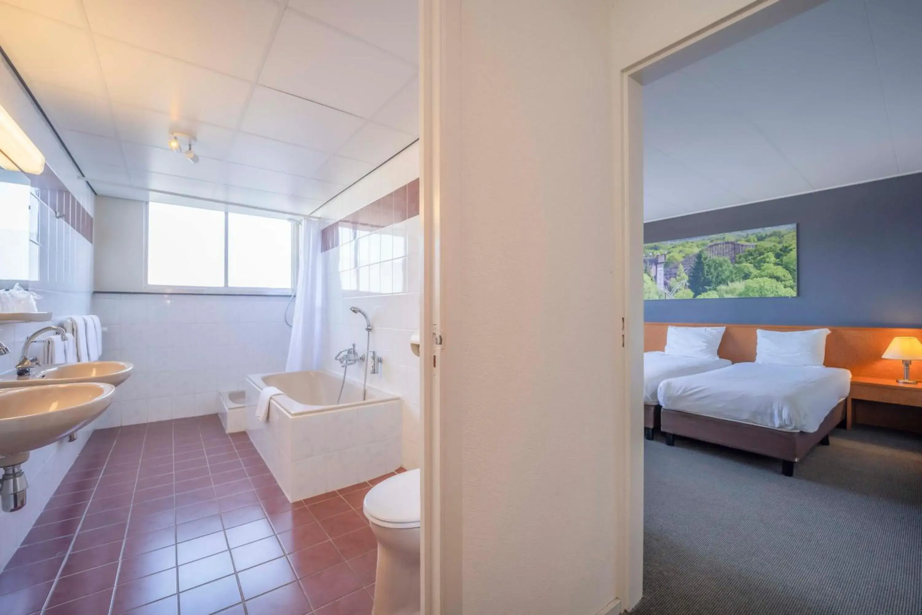 Bathroom, Bed in Fletcher Hotel-Restaurant Waalwijk Bathroom, Bed in Fletcher Hotel-Restaurant Waalwijk