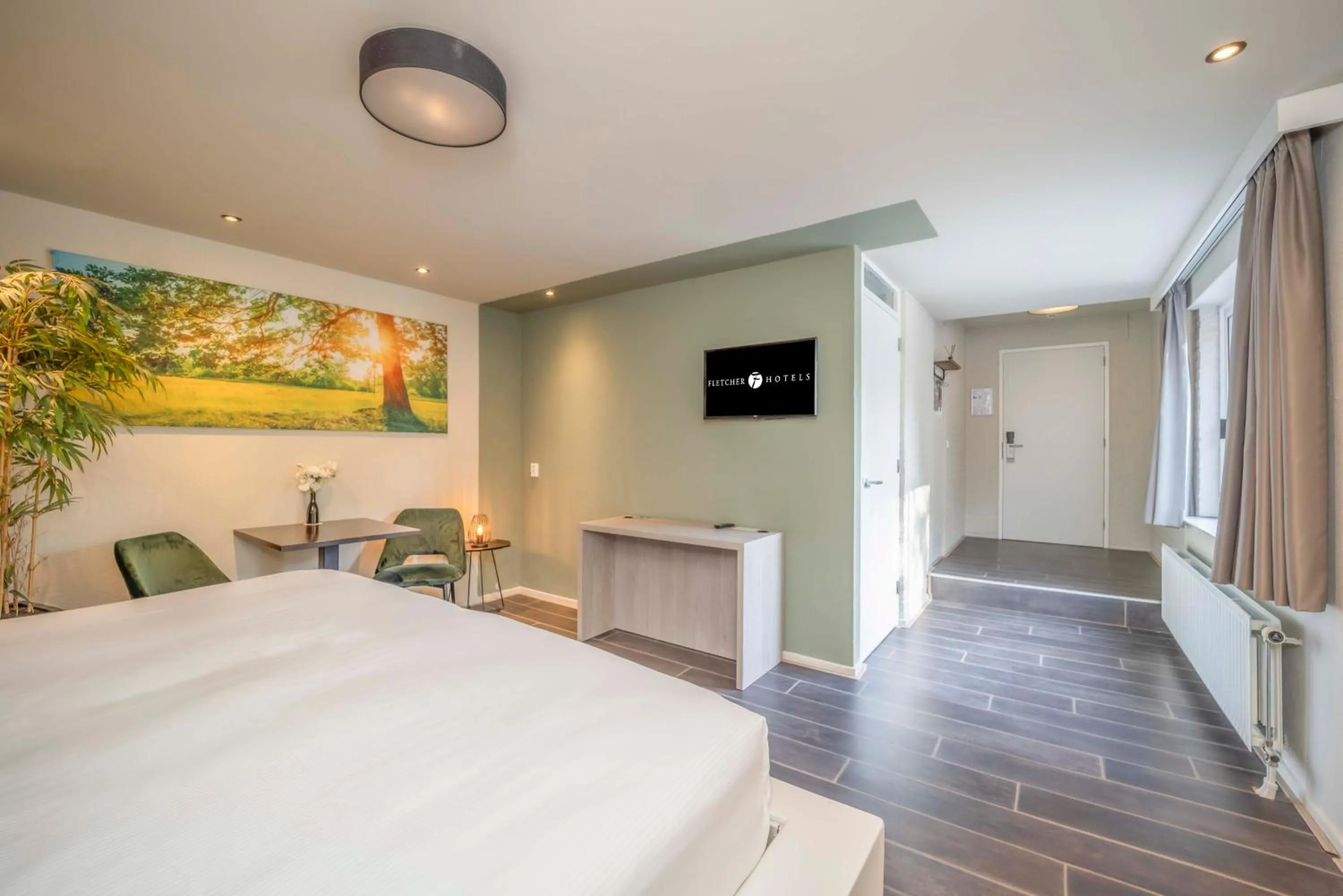 TV and multimedia, Bed in Fletcher Hotel-Restaurant Waalwijk