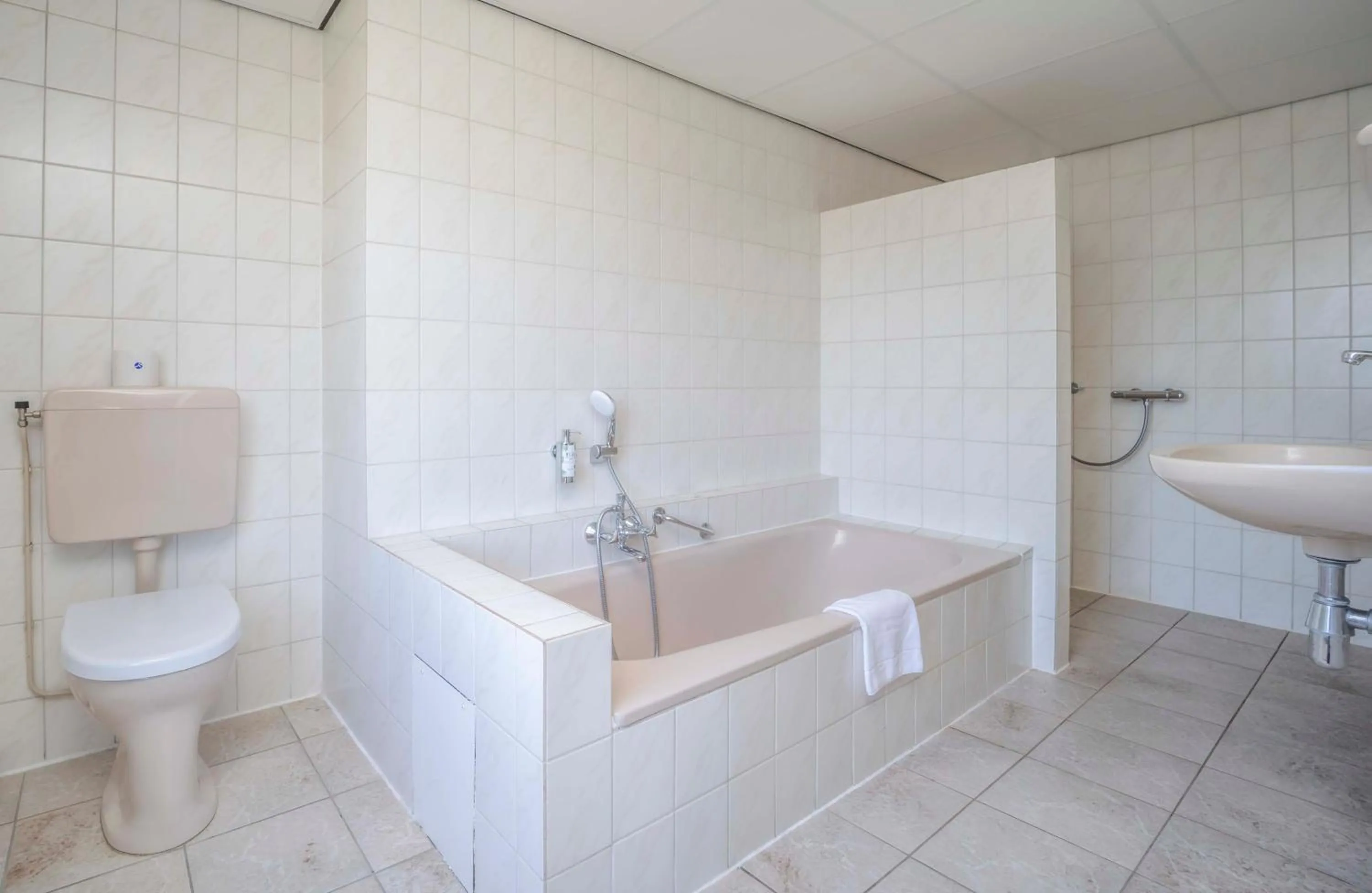 Bathroom in Fletcher Hotel-Restaurant Waalwijk