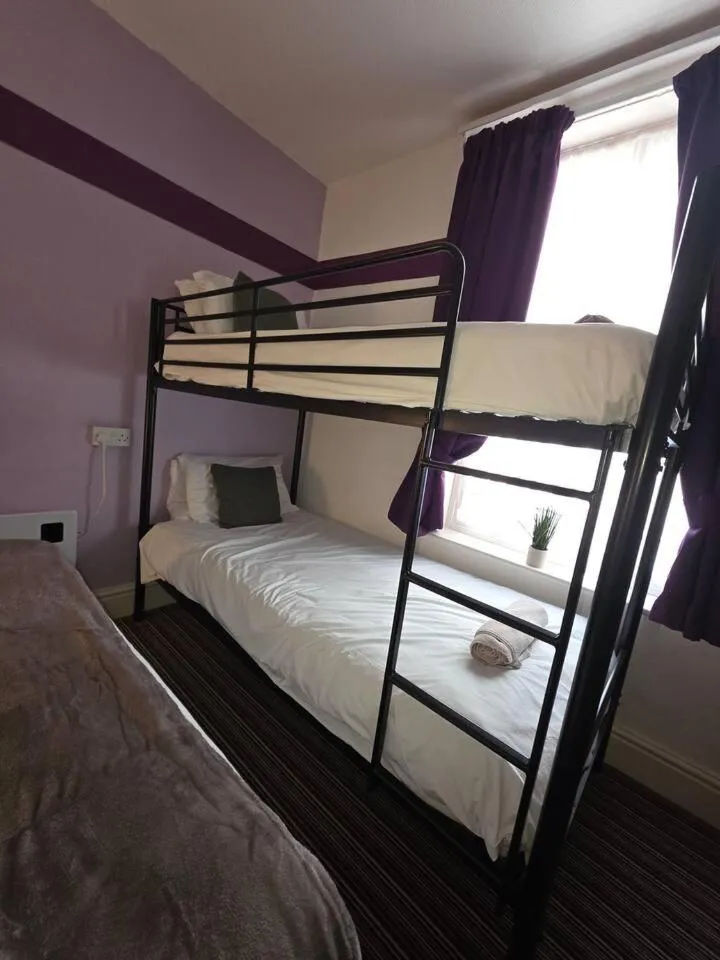 Bed in Alondra Hotel