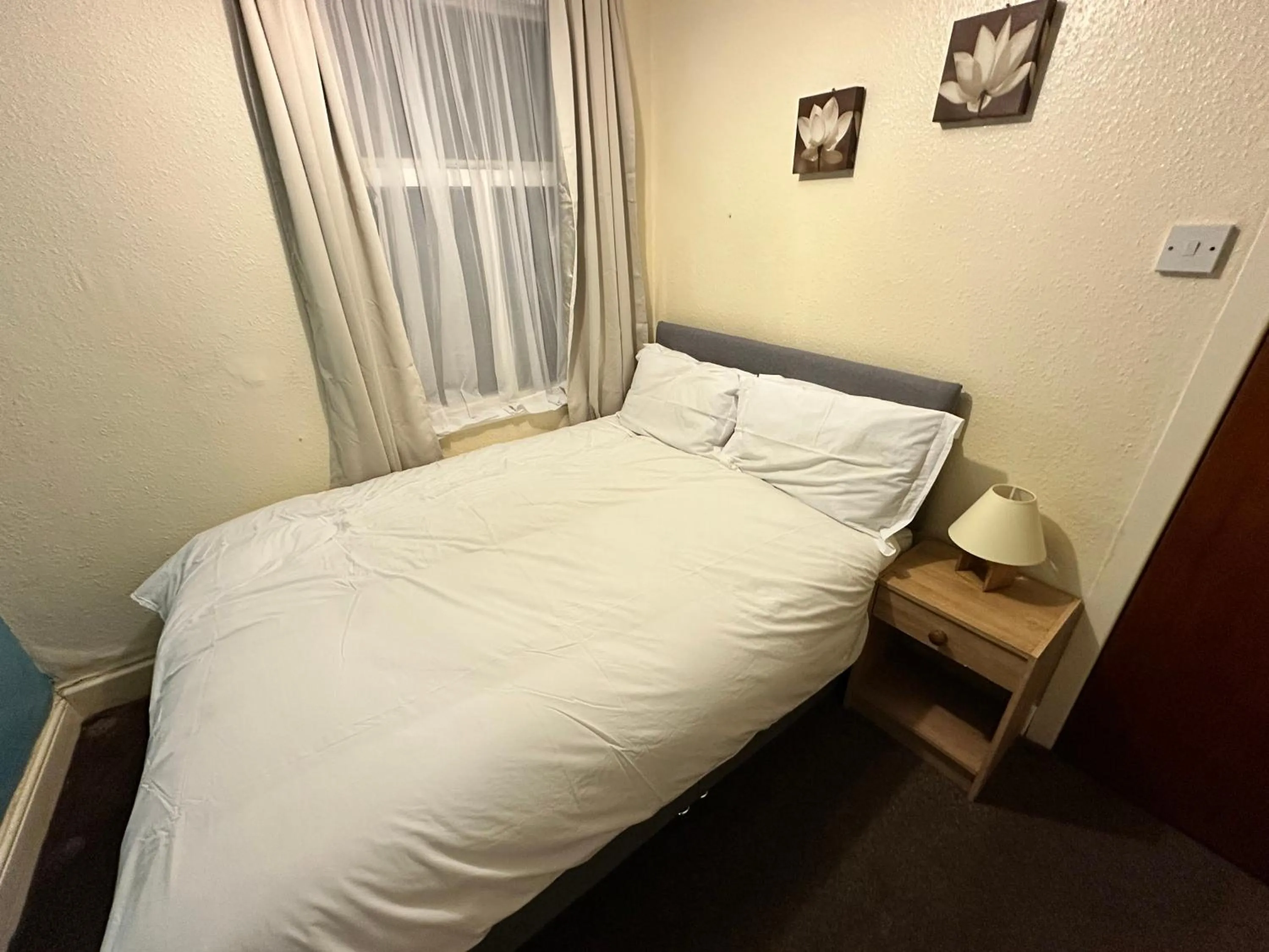 Bed in Alondra Hotel