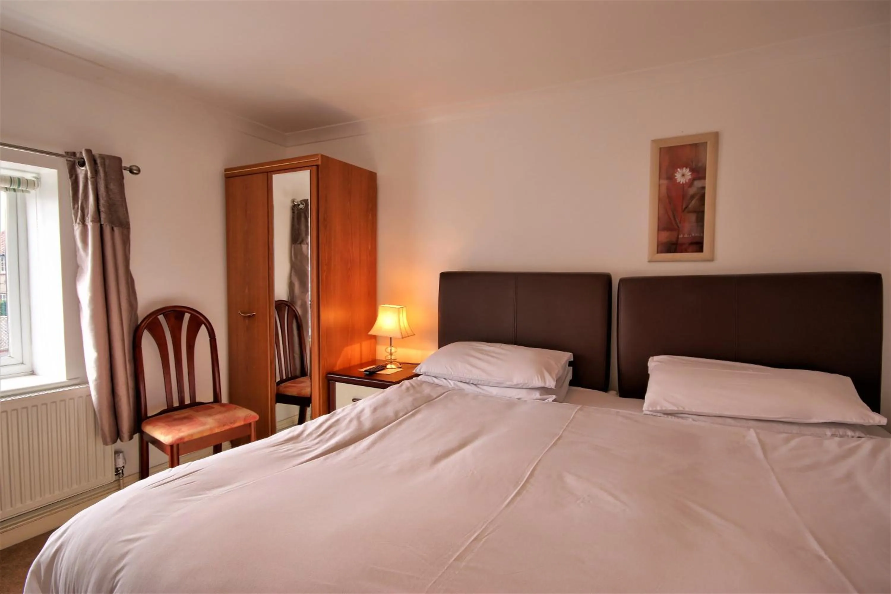 Photo of the whole room, Bed in Mount Lavinia