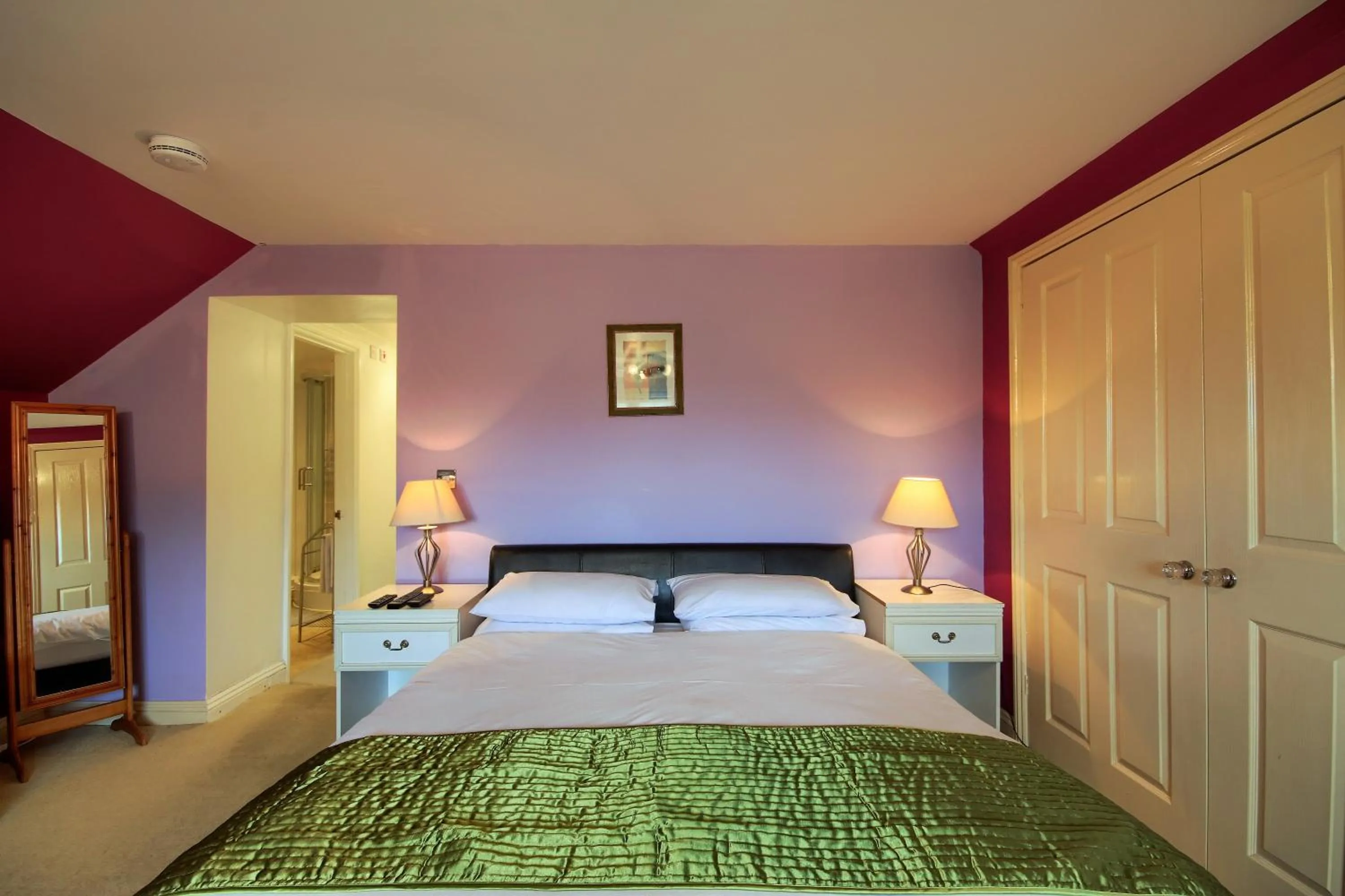 Photo of the whole room, Bed in Mount Lavinia