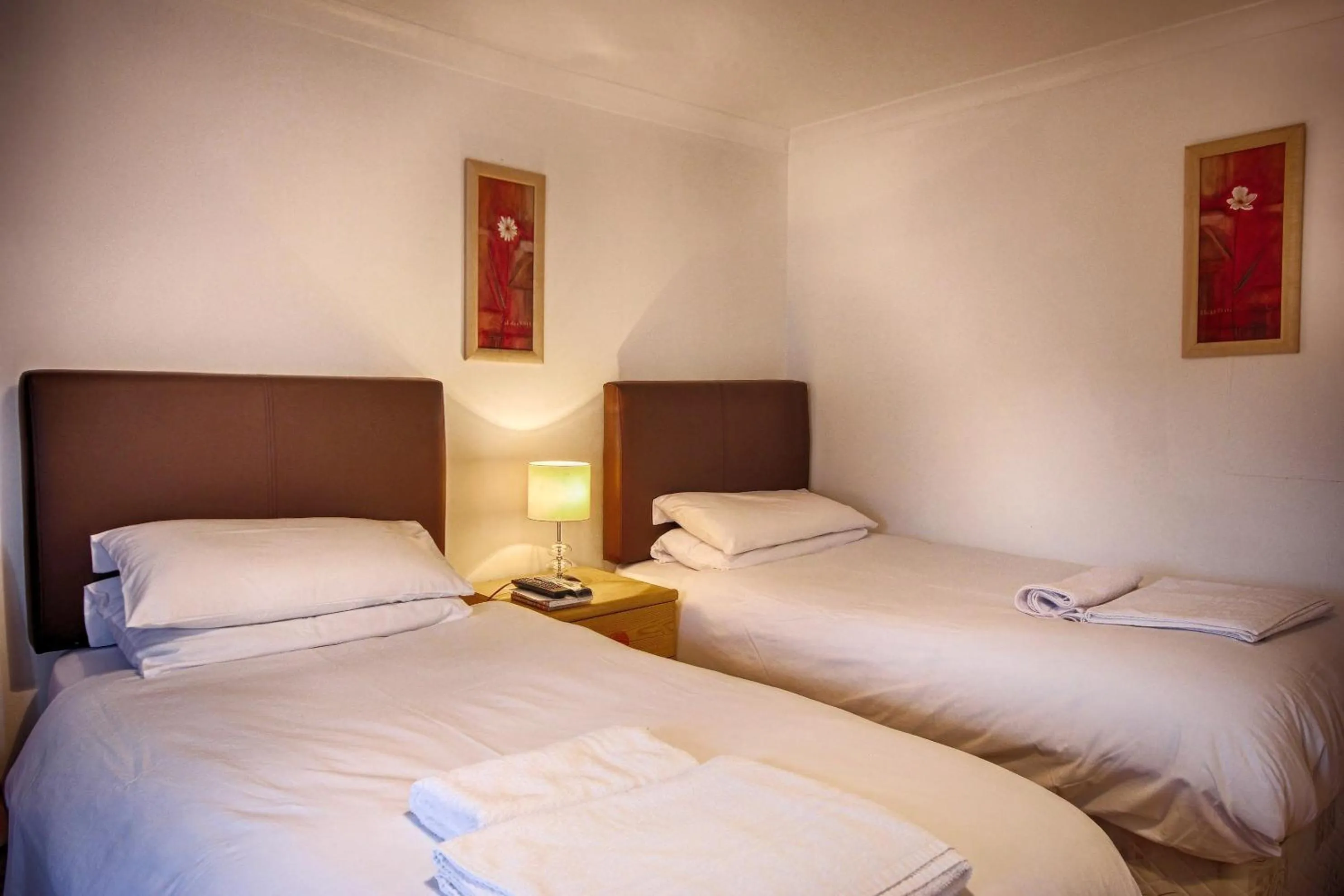 Photo of the whole room, Bed in Mount Lavinia