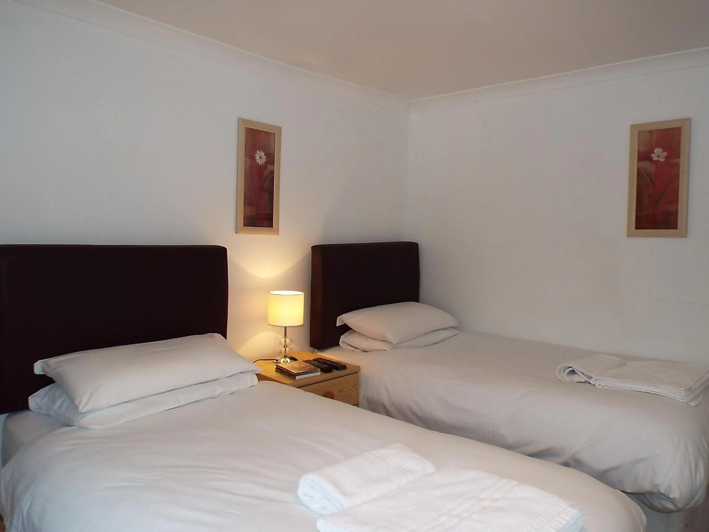 Photo of the whole room, Bed in Mount Lavinia