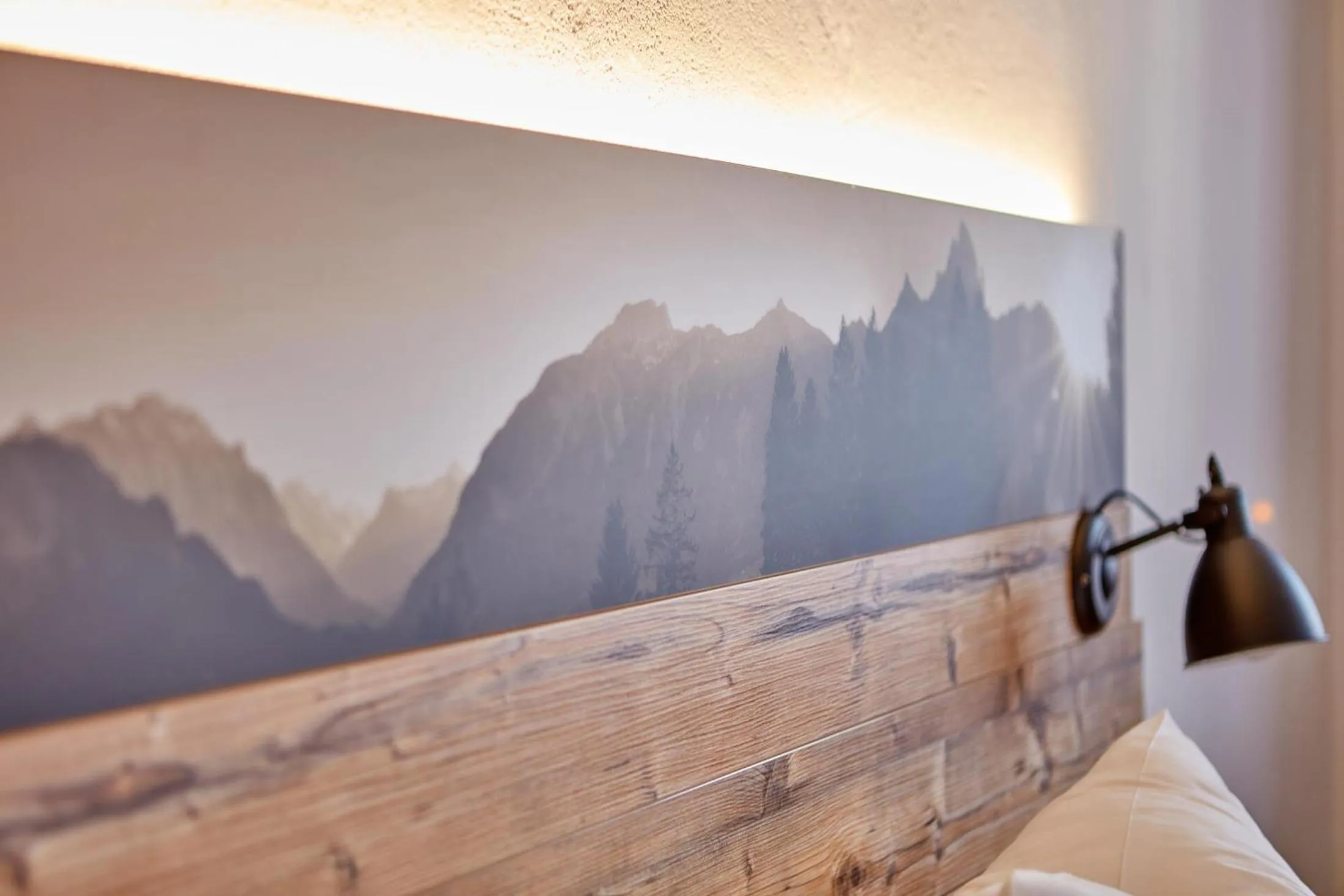 Decorative detail, Bed in Hotel Garni Alte Säge Ruhpolding inkl Chiemgaukarte