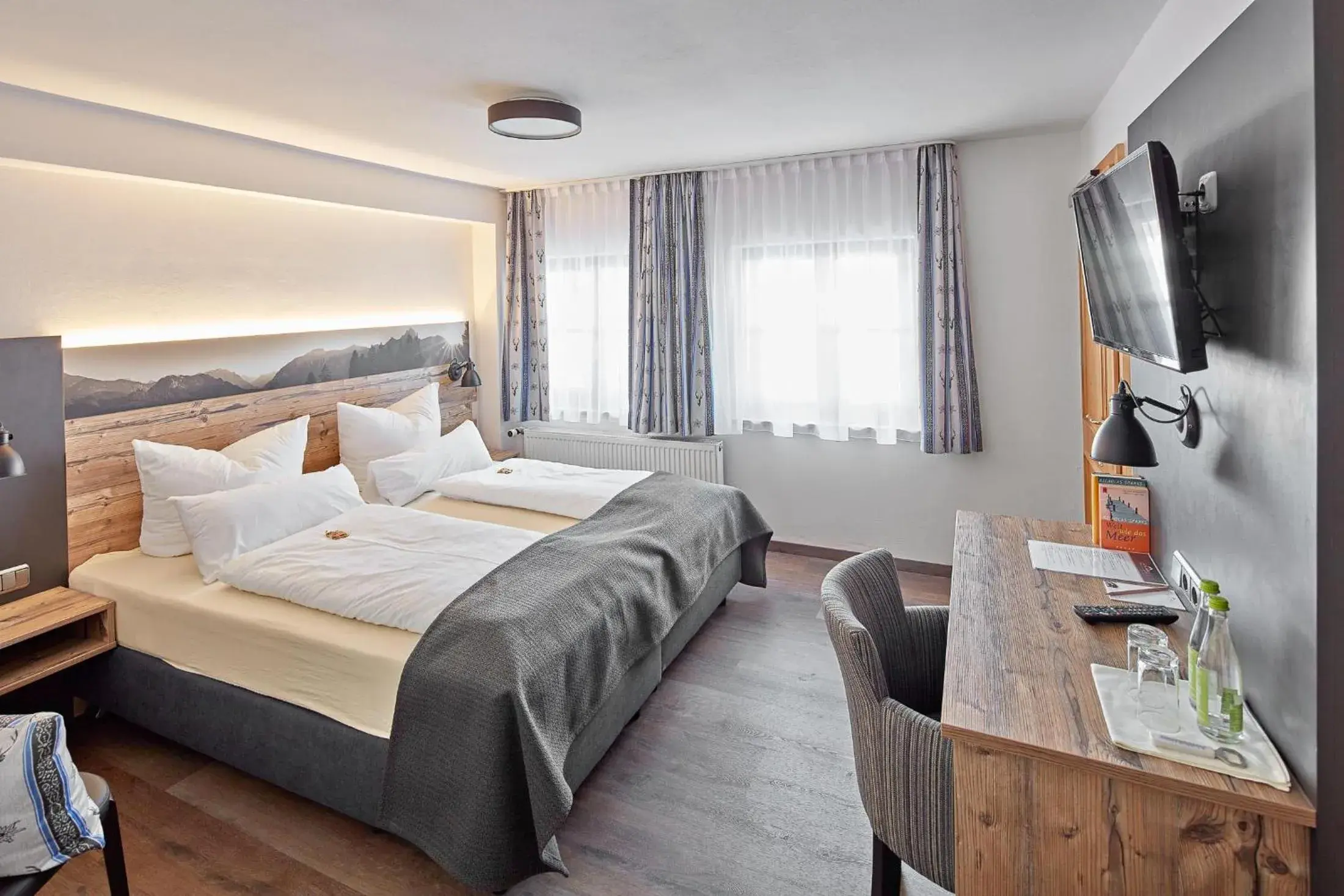 Photo of the whole room, Bed in Hotel Garni Alte Säge Ruhpolding inkl Chiemgaukarte Photo of the whole room, Bed in Hotel Garni Alte Säge Ruhpolding inkl Chiemgaukarte