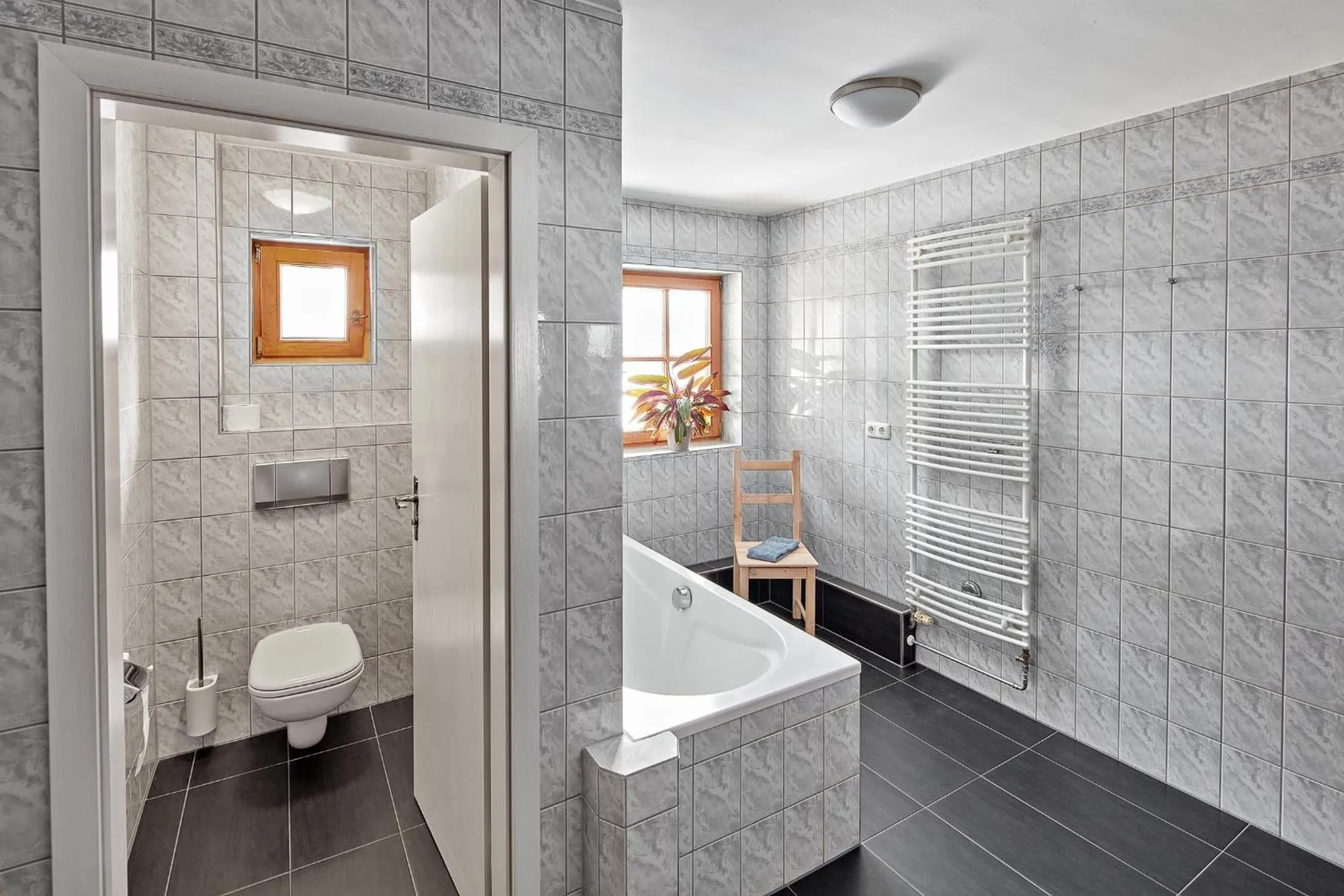 Bathroom in Hotel Garni Alte Säge Ruhpolding inkl Chiemgaukarte