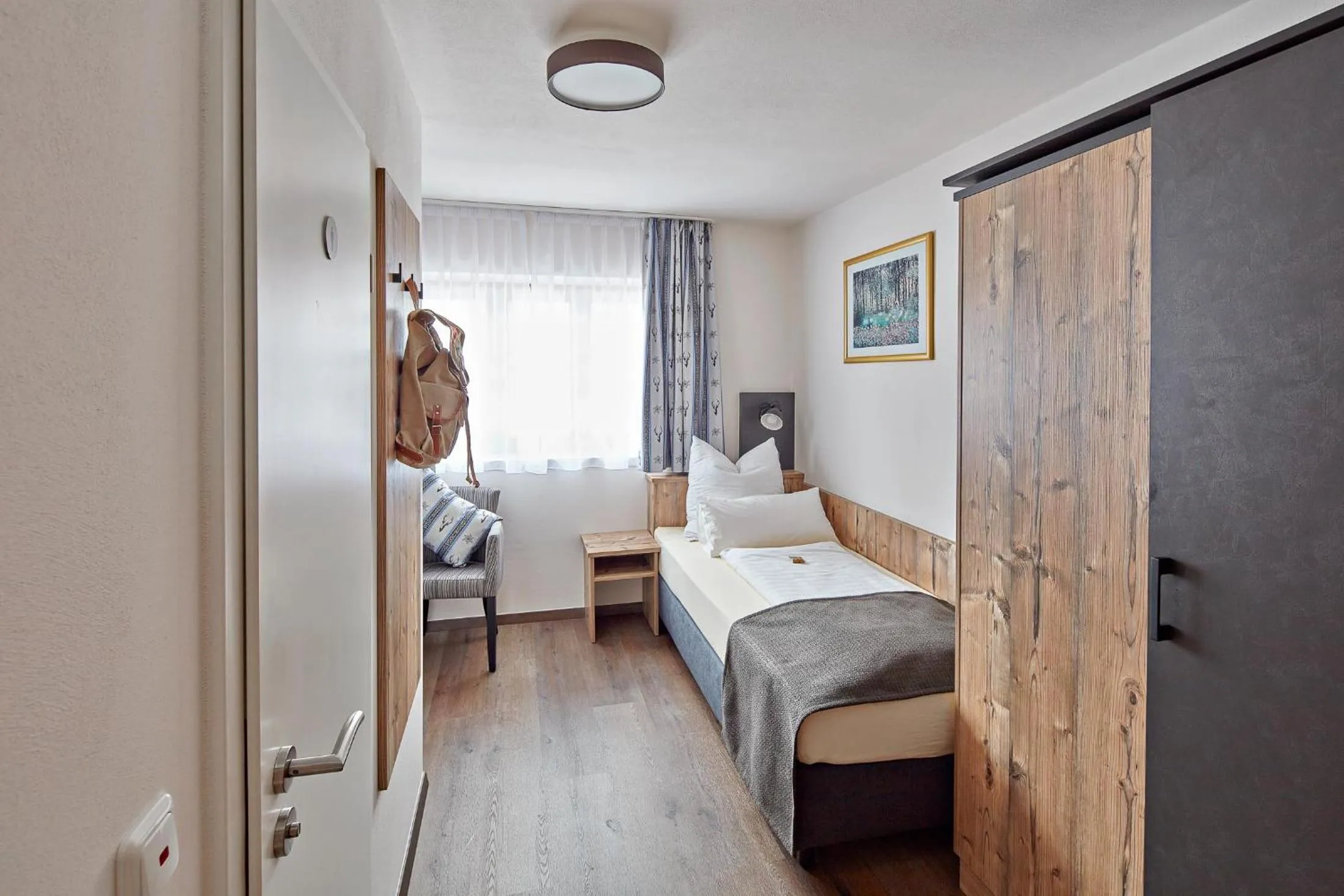 Photo of the whole room, Bed in Hotel Garni Alte Säge Ruhpolding inkl Chiemgaukarte