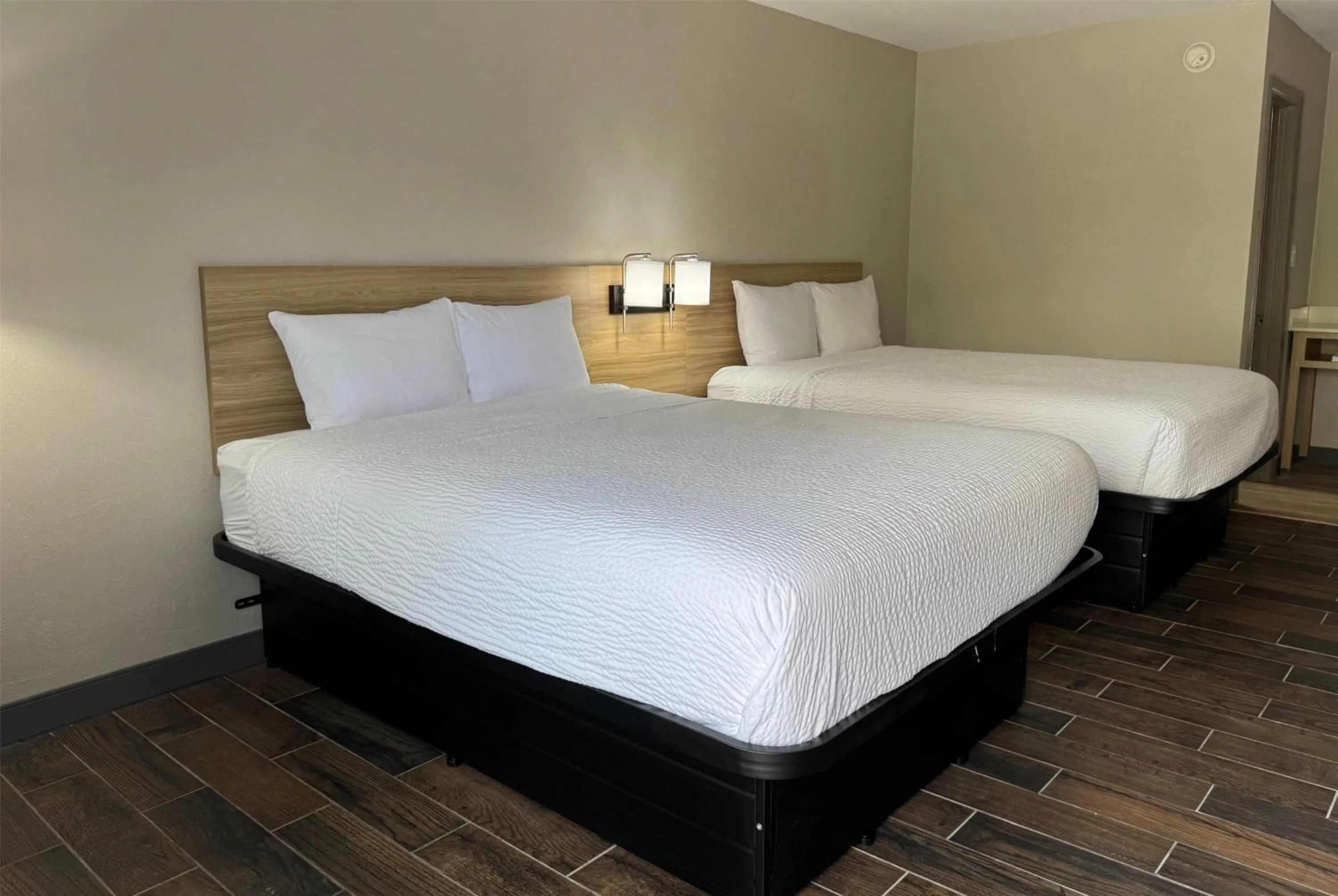 Photo of the whole room, Bed in Travelodge by Wyndham Gainesville