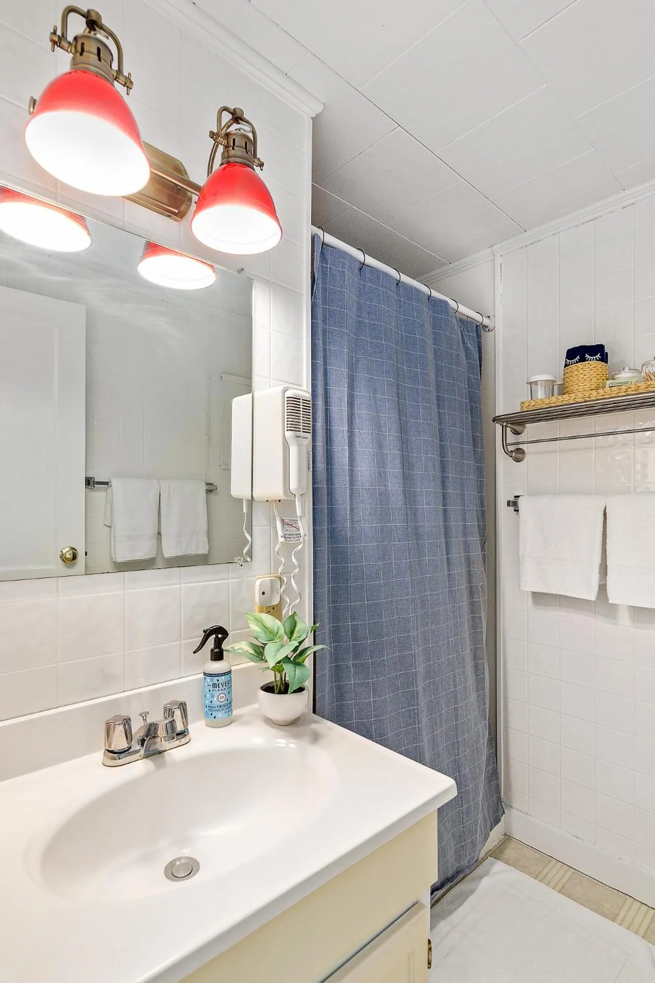 Bathroom in Seascape Motel & Cottages