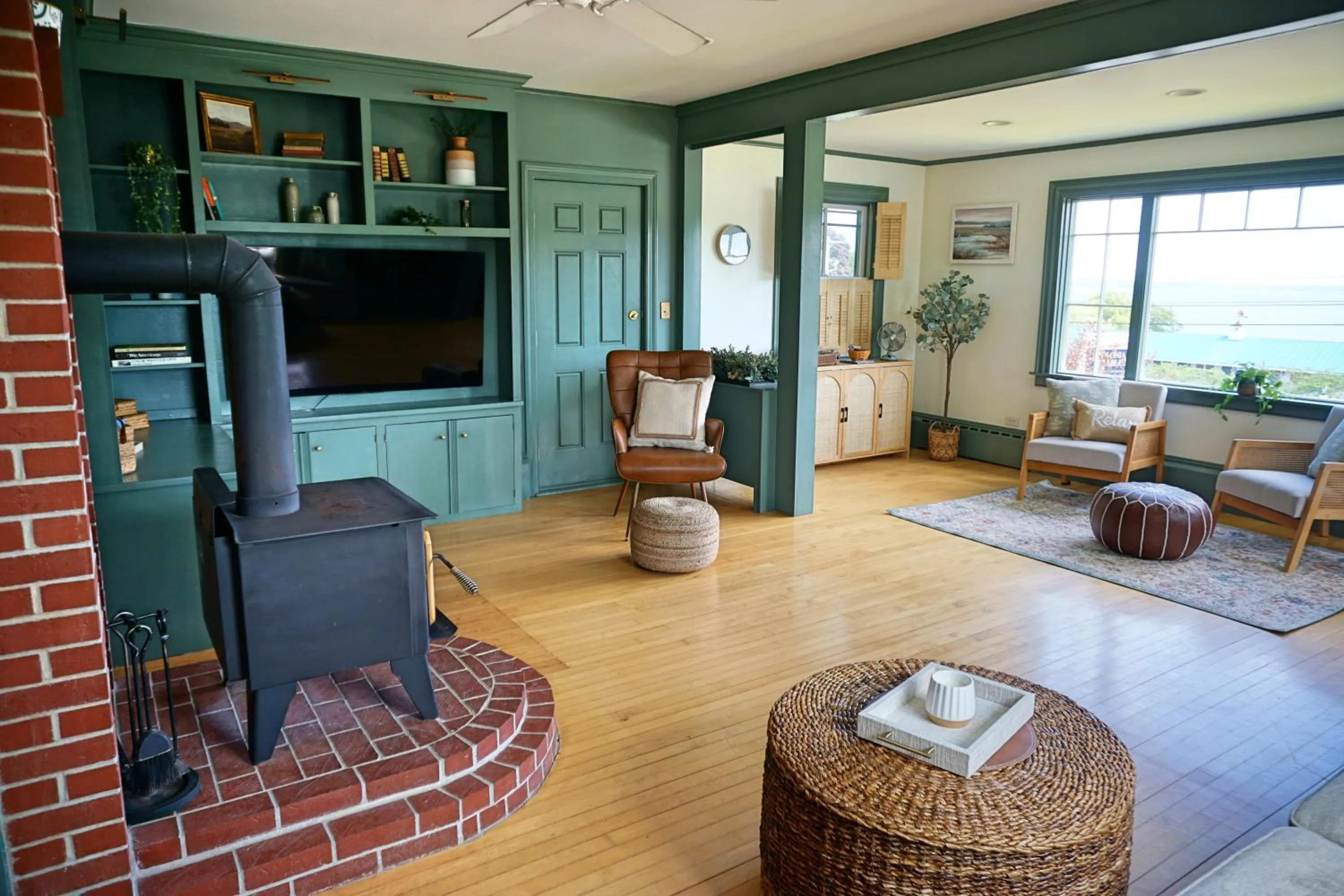 Seascape Motel & Cottages