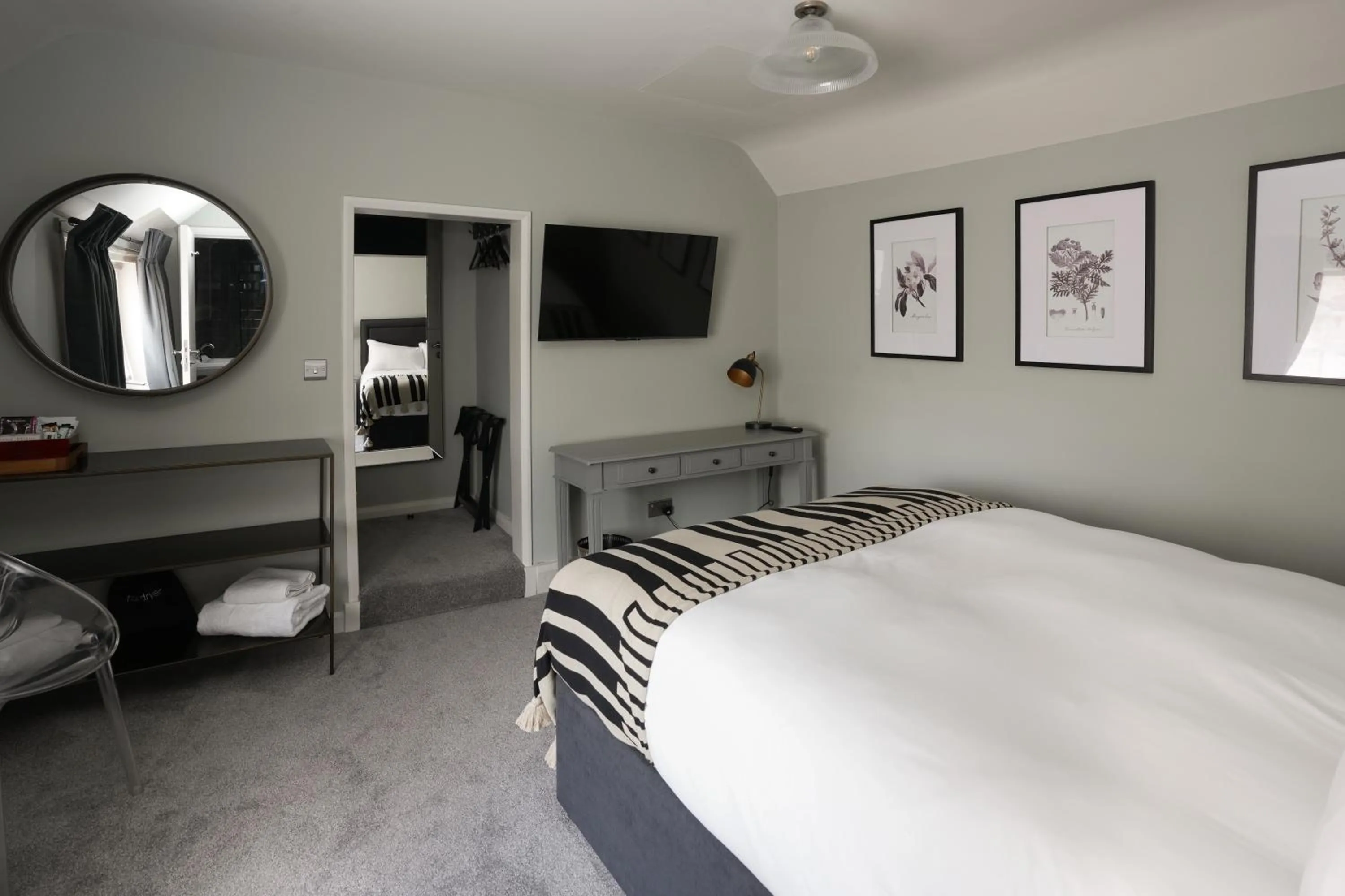 Bedroom, Bed in The Windmill