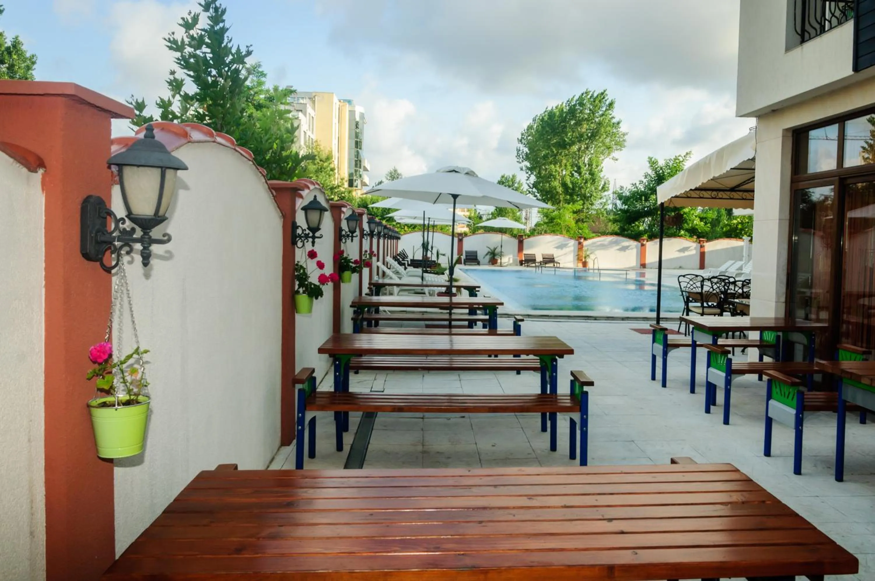 Restaurant/places to eat in Cantilena Complex