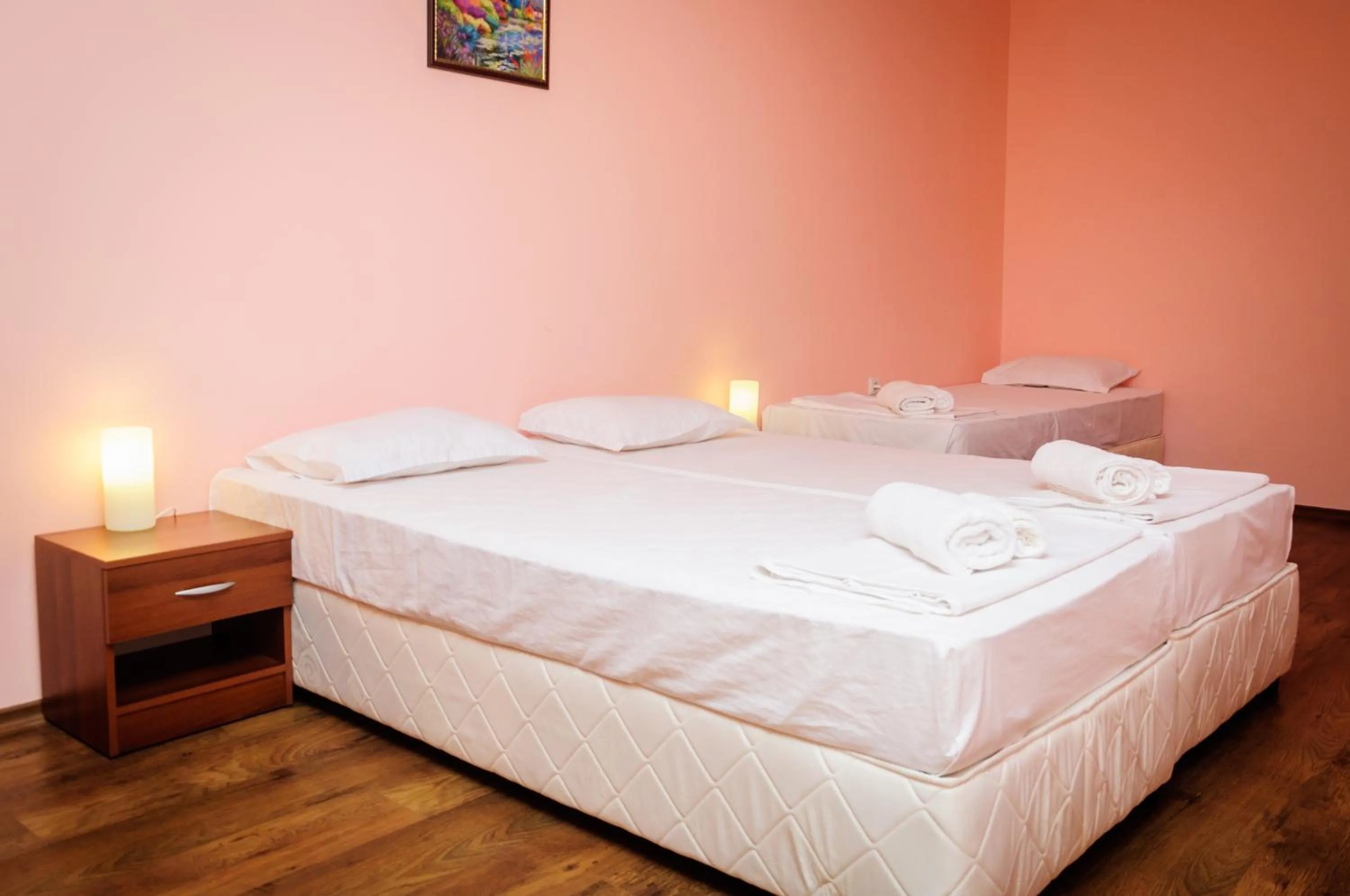 Photo of the whole room, Bed in Cantilena Complex